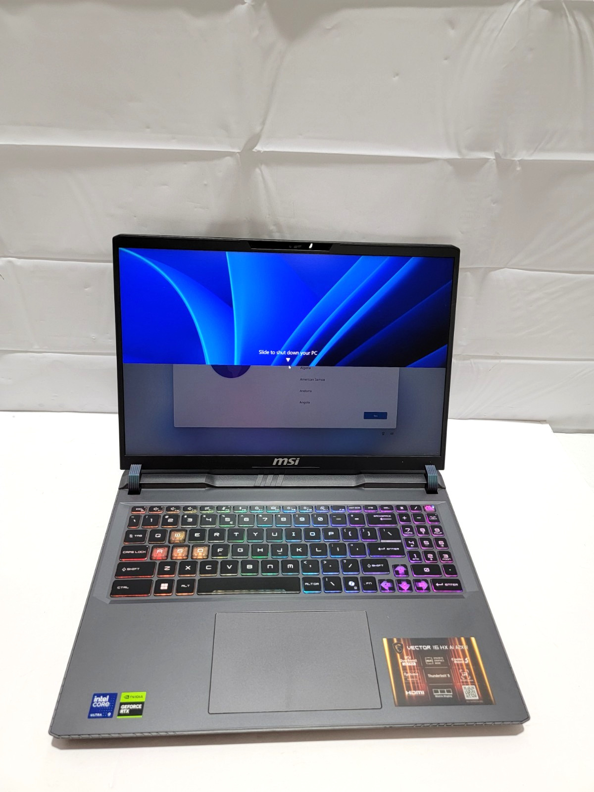 MSI Vector 16 HX AI A2XW-Intel Ultra 9 275HX-64GB Ram-4TB SSD-Nvidia RTX 5070