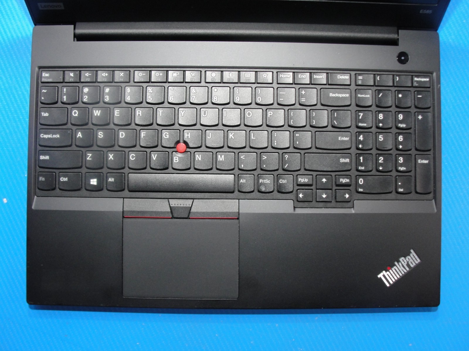 Lenovo ThinkPad E585 15.6” HD AMD Ryzen 3 2200U 2.5GHz 4GB 256GB+Original Charge