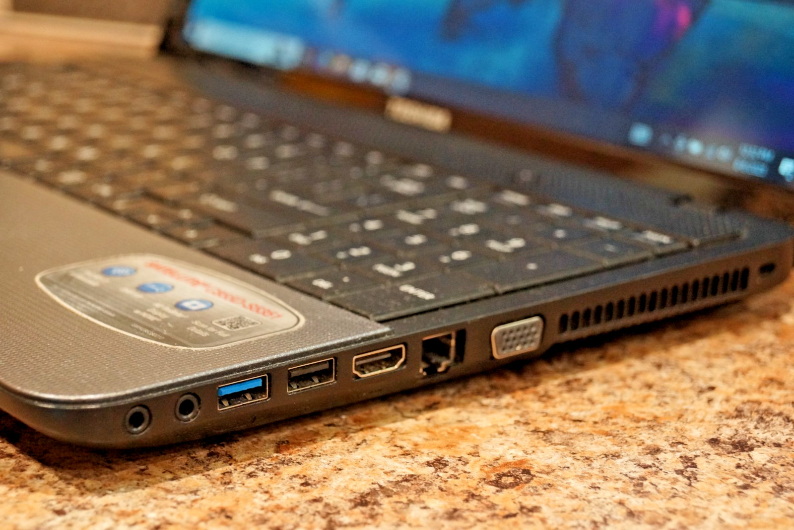 Active 22H2 Version WIN10 PRO Toshiba C855D AMD A6@2.70GHz,4GB RAM,720GB HDD