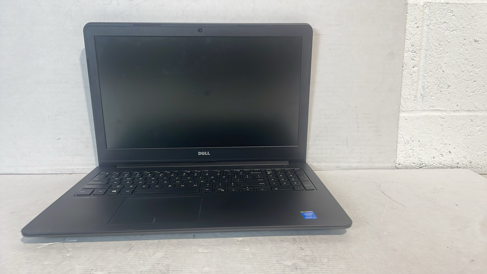 Dell Latitude 3550 P38F001 Intel Core i5 SN CW8MY32 15.6″ Laptop