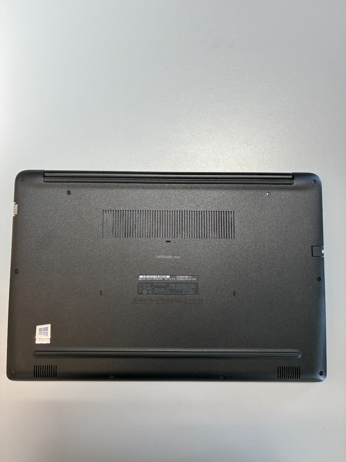 Dell Latitude 3500: 15.6″ / i5-8265U / RAM 16Gb / SSD 256Gb / Win 11 Pro