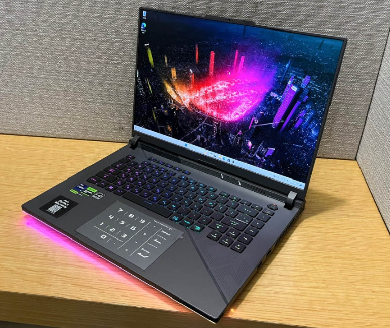 ASUS ROG Strix G16 G615LW-S5027 / FreeDOS 16″ RTX5080 Ultra9 32GB/1TB / Express