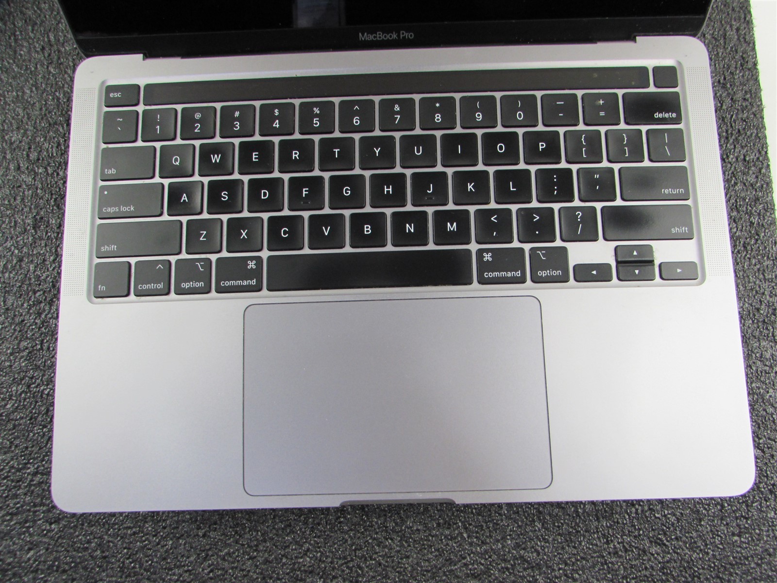 APPLE MACBOOK PRO A2251 2560X1600 CORE I7-1068NG7 512GB SSD 16GB RAM NO O.S