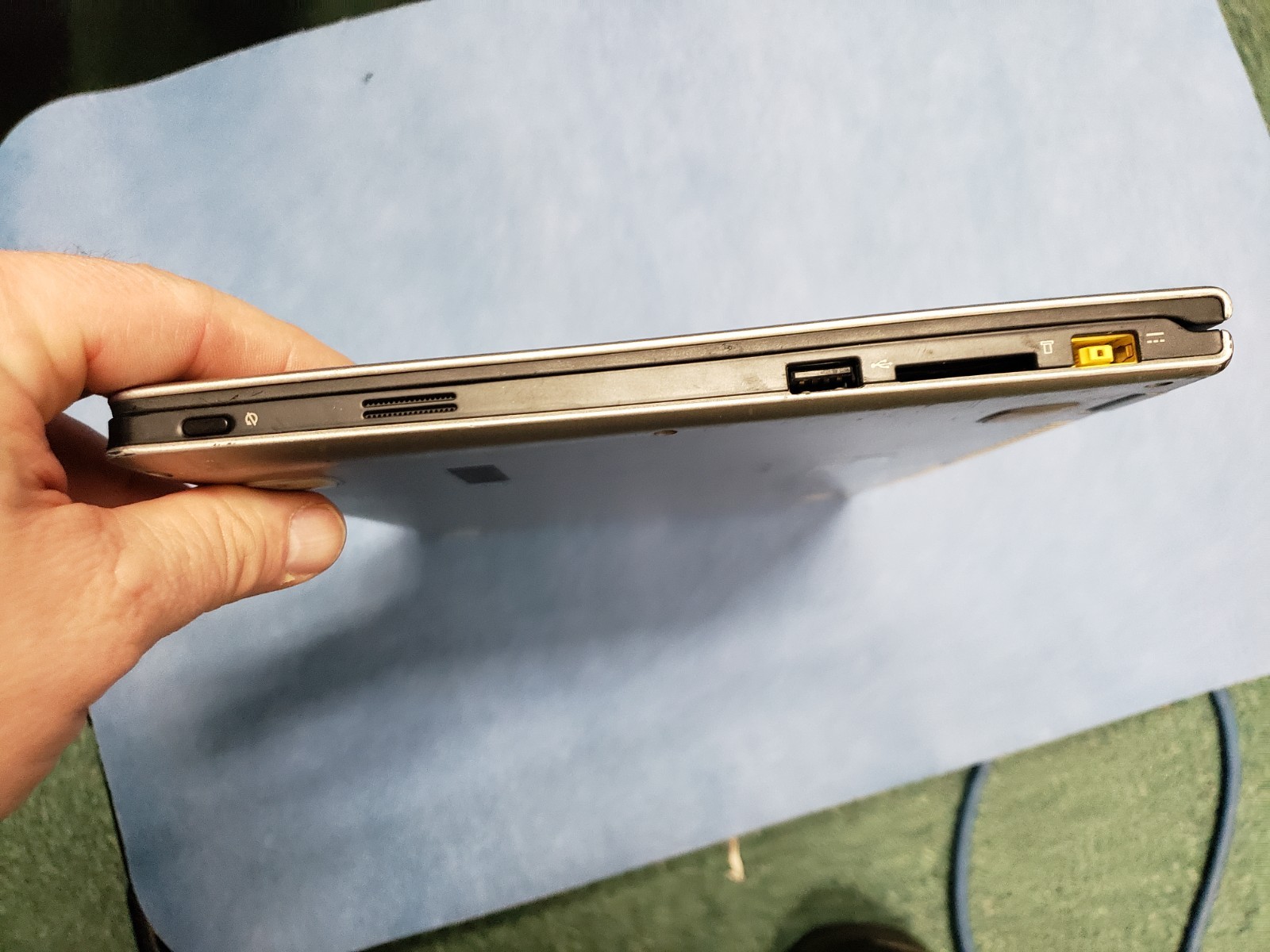 Lenovo Yoga 11s i5 4210y cpu 1.50ghz 4GB ram 128gb ssd for parts