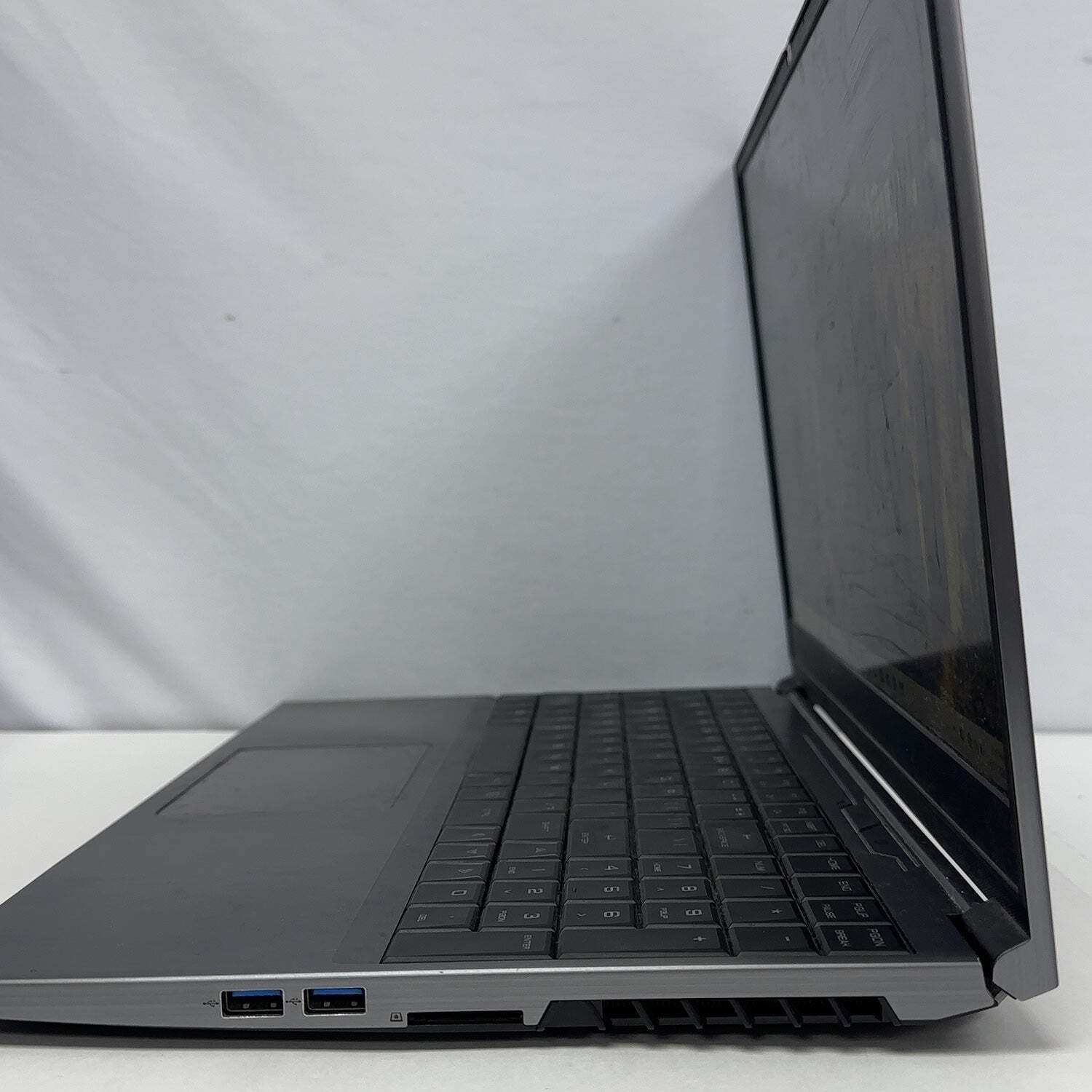 Eluktronics Mech-15 G2 15.6″ i7-8750H 2.2GHz 16GB RAM 500GB SSD GeForce GTX 1060