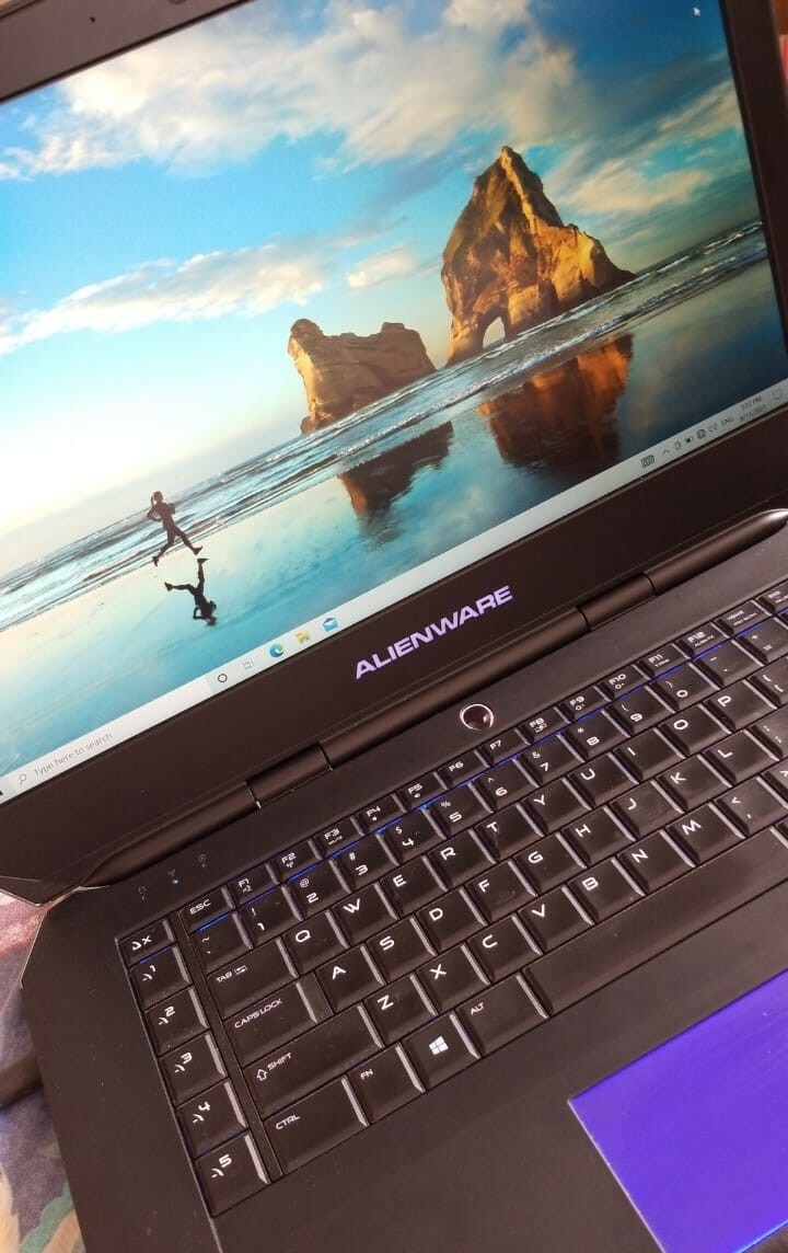 Alienware 15 R2 Intel Core i7-6700HQ 2.60 GHz 1 TB 16 GB