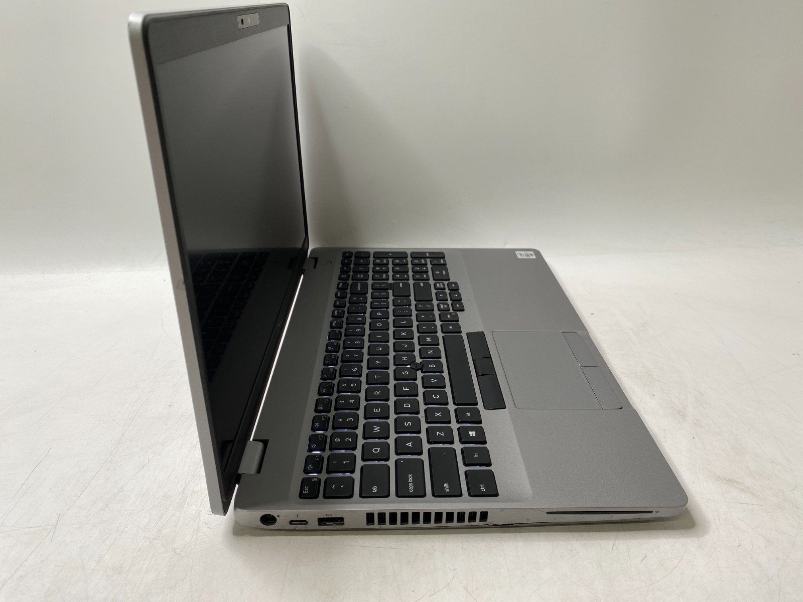 Dell Latitude 5511 15.6″ Touch i7 16GB DDR4 256GB SSD MX250 Win11H w/ AC Adapter