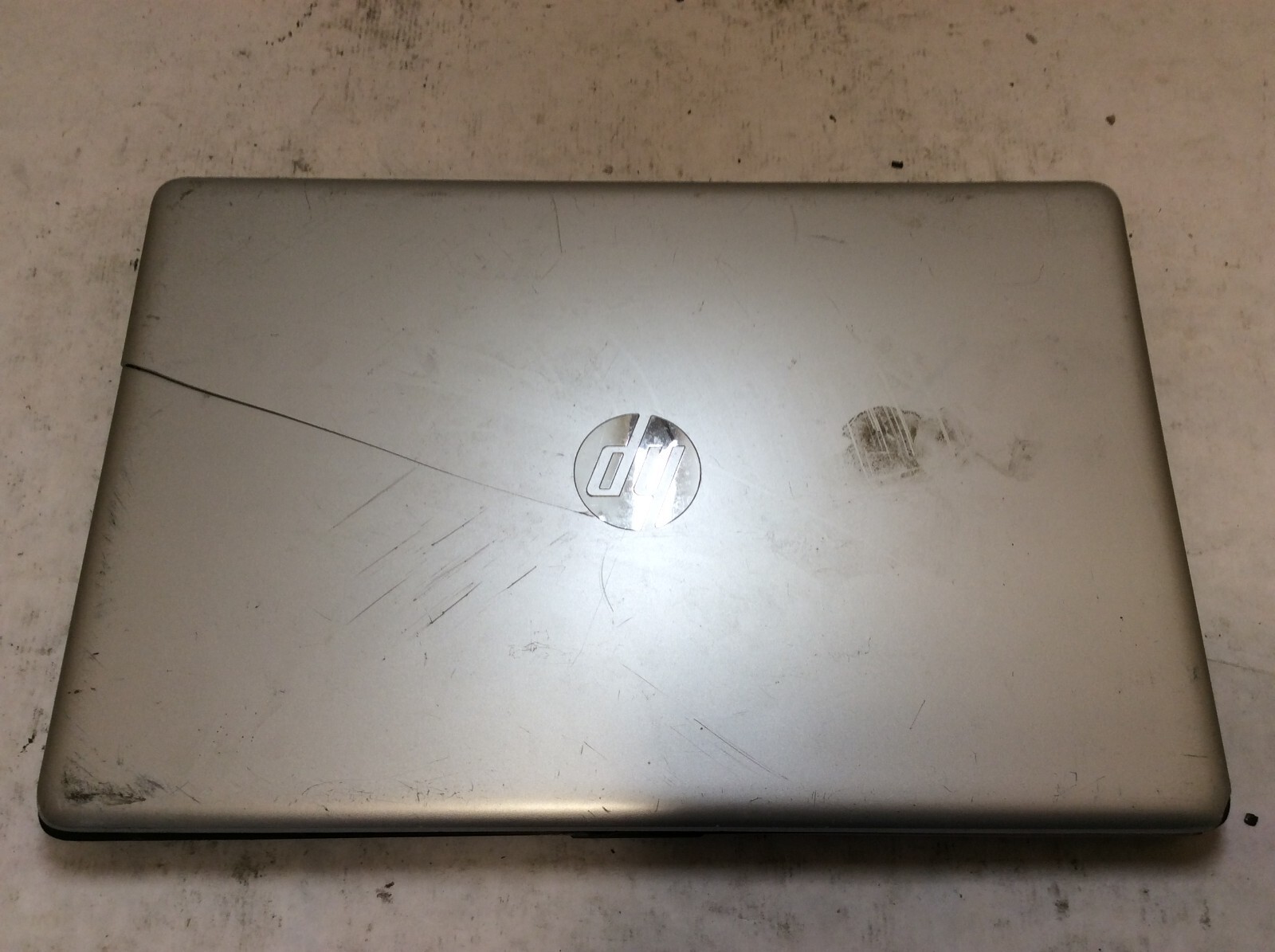 HP Notebook 15-db0031nr Laptop 15″ AMD A9 DAMAGED – DEAD SCREEN -PP