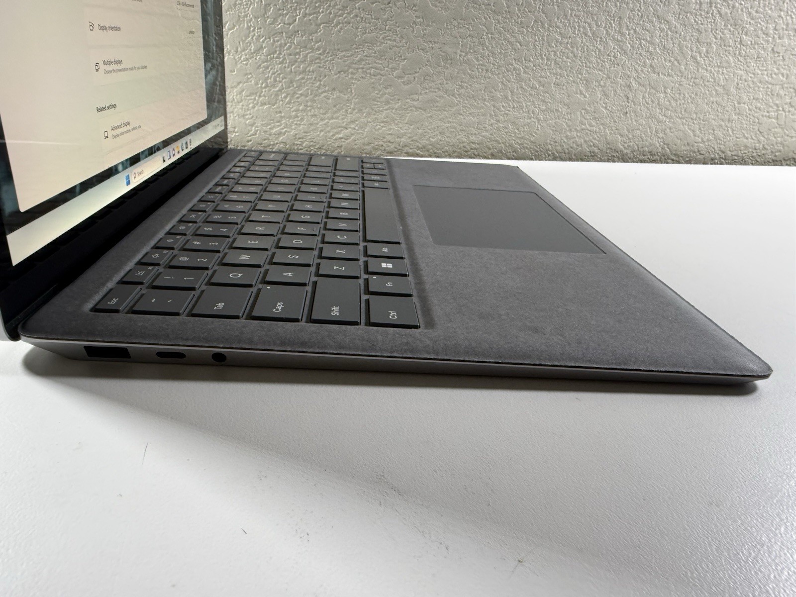 Microsoft Surface Laptop 5 13.5” 1950 Intel Core i7-1265U 16GB RAM 512GB NVME