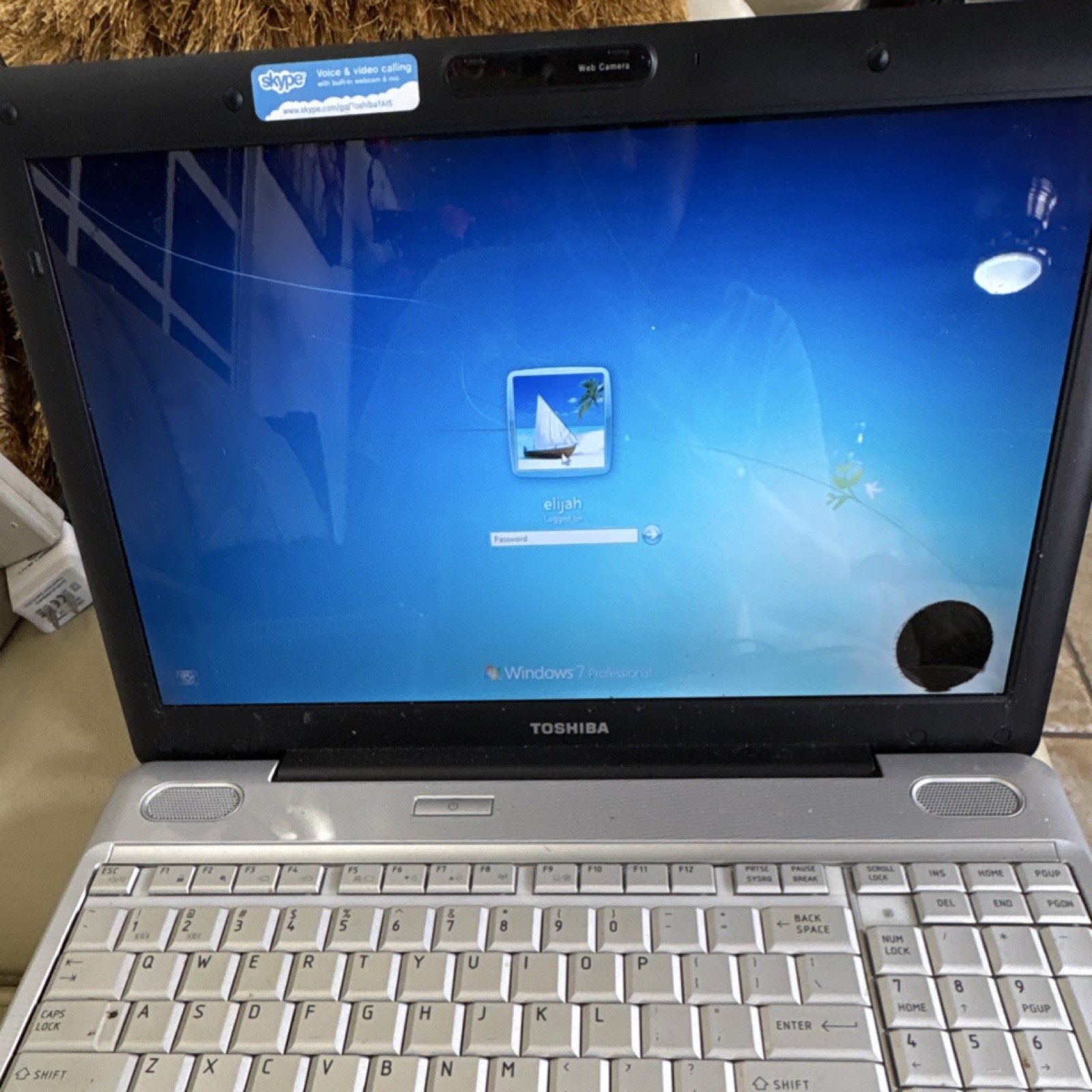 Toshiba Satellite L505 Dual Core 15.6″ Laptop Windows 7 Silver/Black Webcam