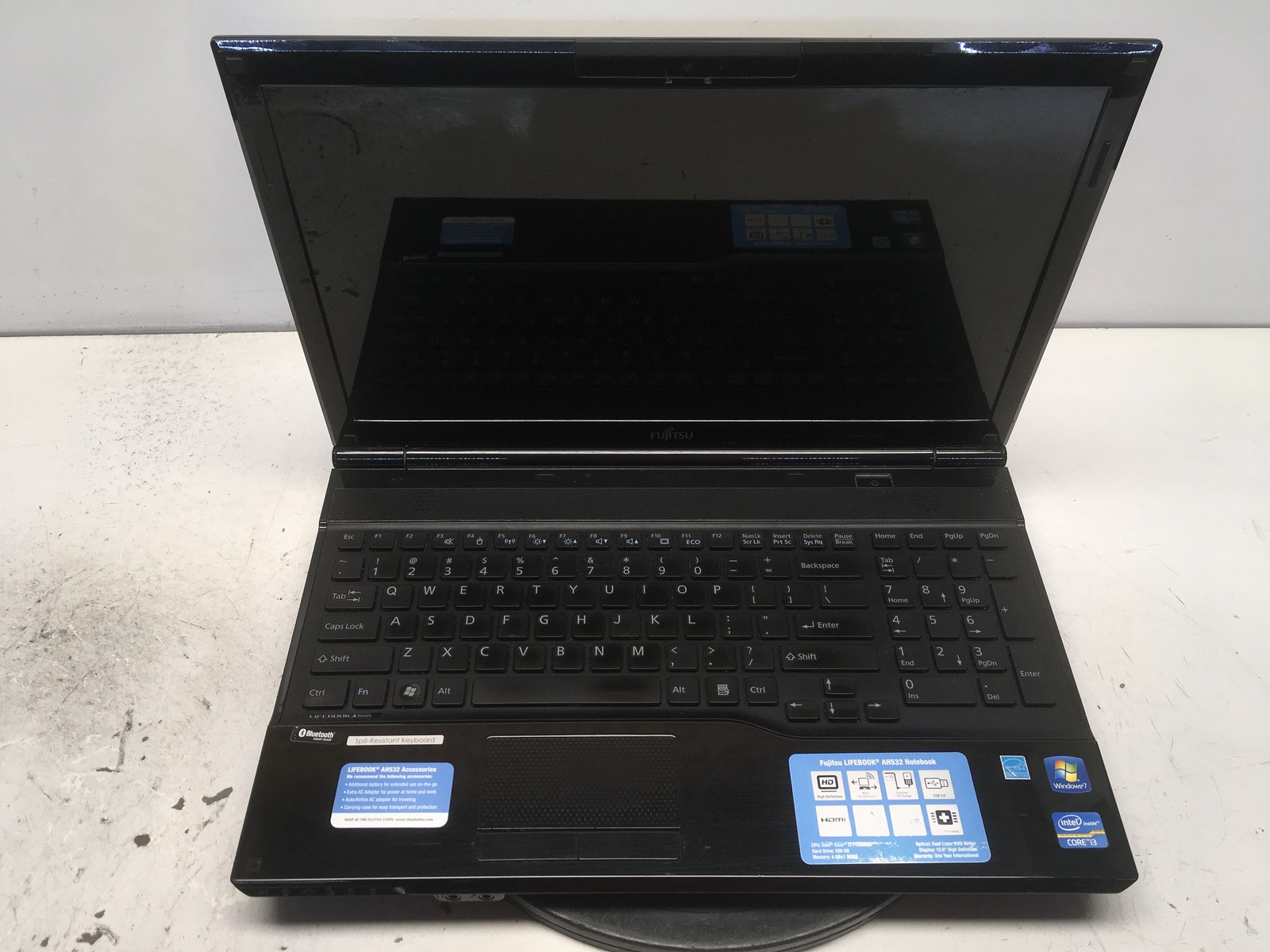 Fujitsu LifeBook AH532 Intel i3-2350M 2.3GHz 2 GB NO HDD No Batt