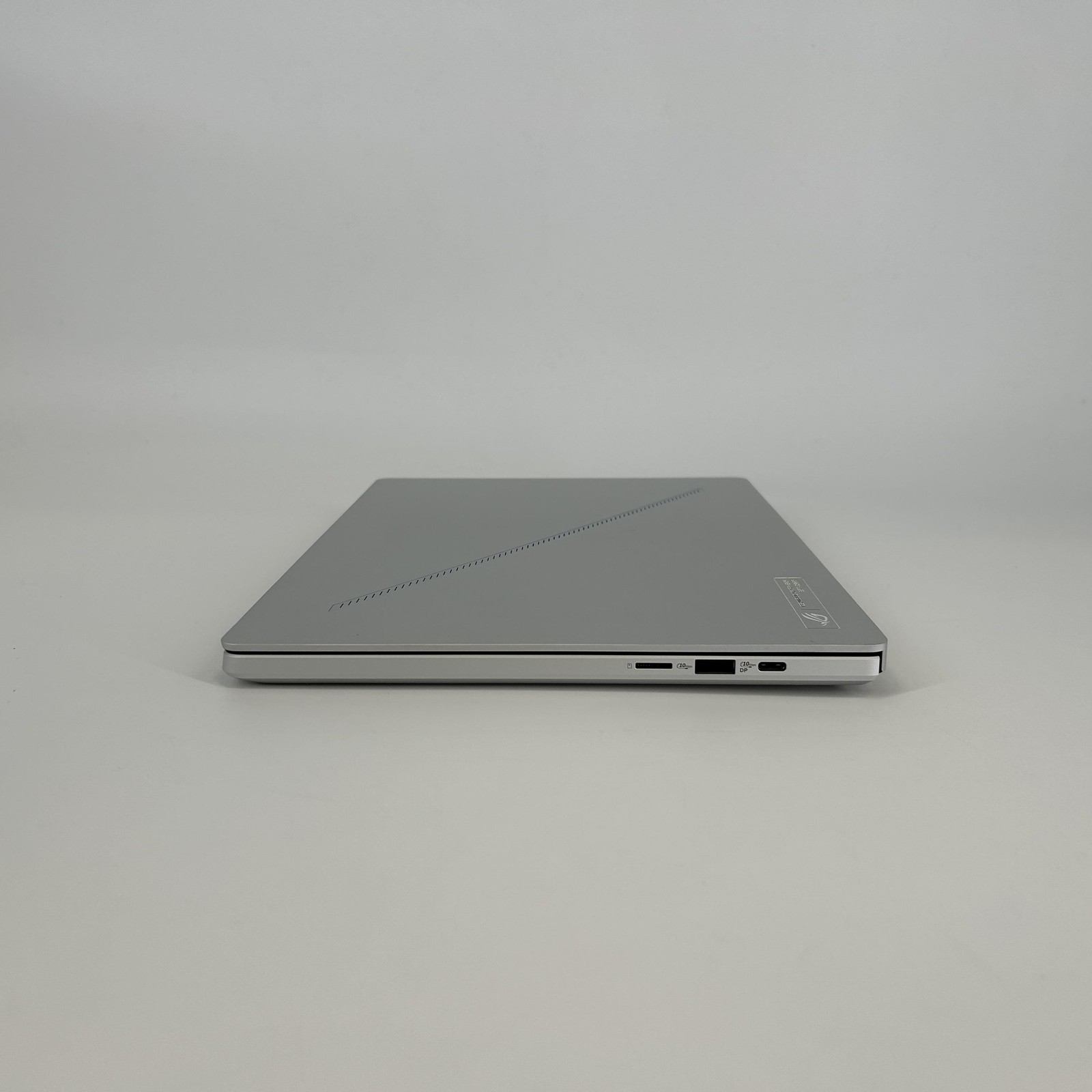 Asus ROG Zephyrus G14 GA403 120Hz QHD+ 4.0 GHz Ryzen 9 8945HS 32GB 1TB RTX 4070
