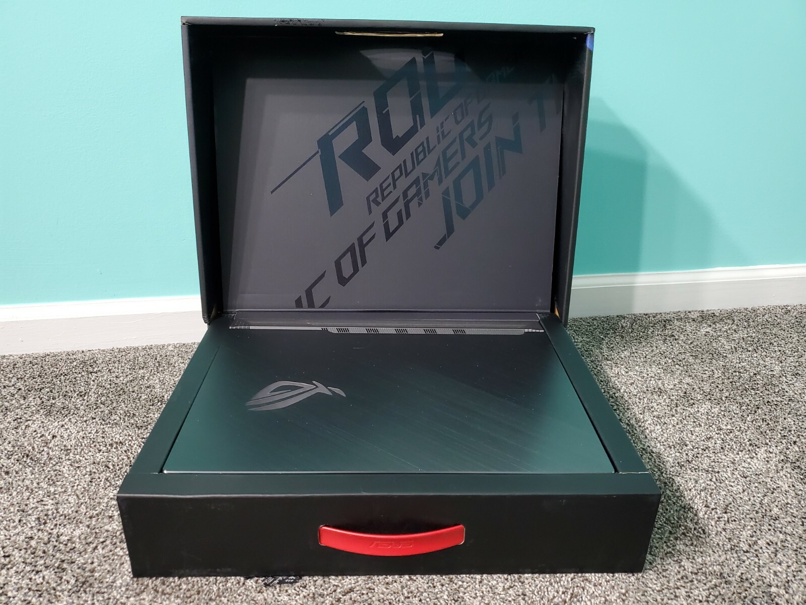 ASUS ROG Strix SCAR III 15.6″ 240hz 32GB RAM RTX 2070 (Great For Editing/Gaming)