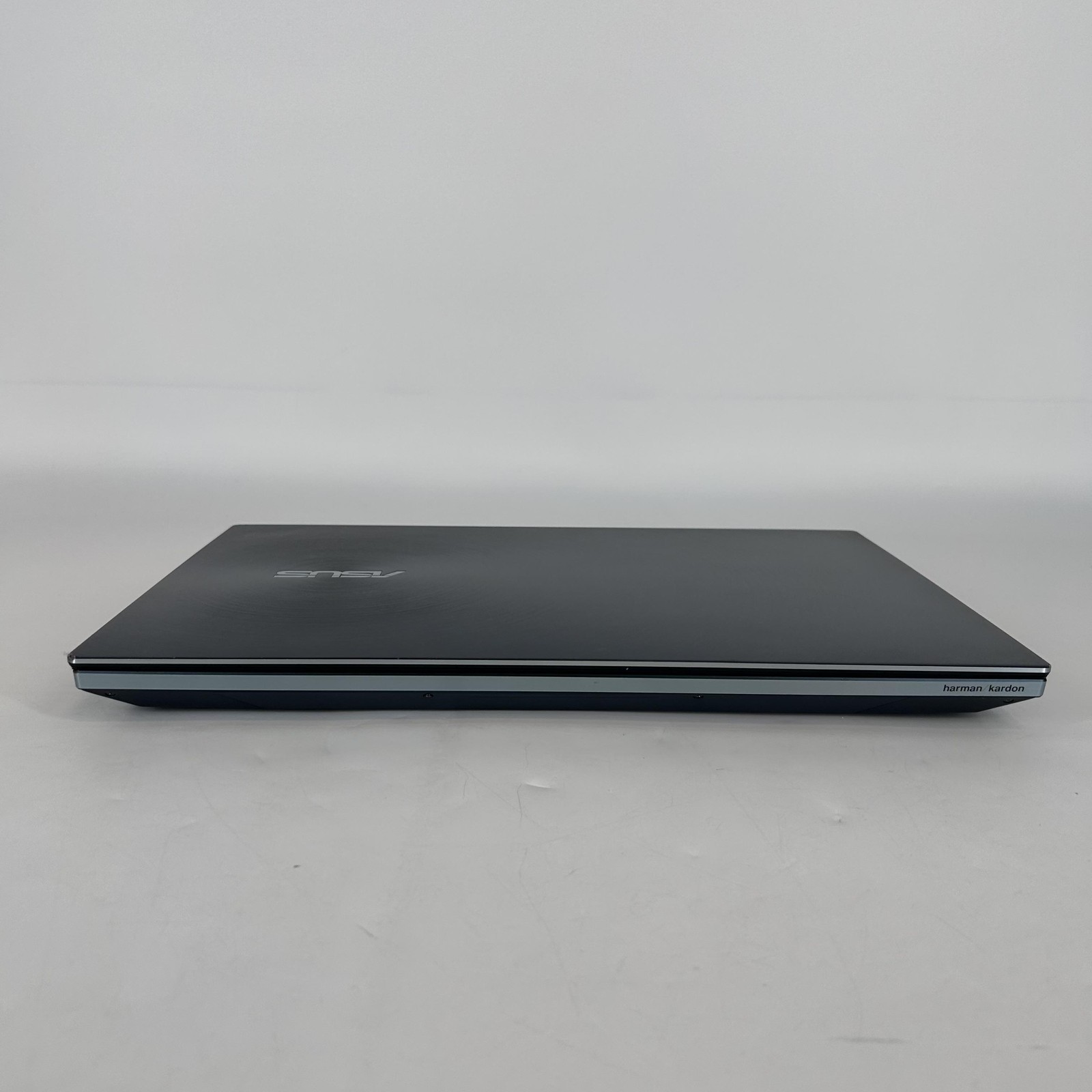 Asus Zenbook Pro Duo 15 4K TOUCH 2.4 GHz i9-9980HK 32GB 1TB SSD RTX 2060 Good