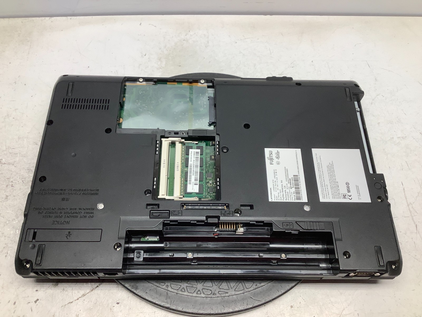 Fujitsu LifeBook E752 Intel i5-3340M 2.7GHz 4 GB NO HDD