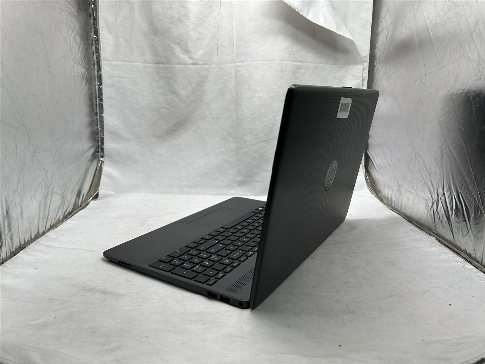HP 255 G8 15.6″ Laptop AMD Ryzen 5 3500U 8GB RAM 256GB NVMe Win 11