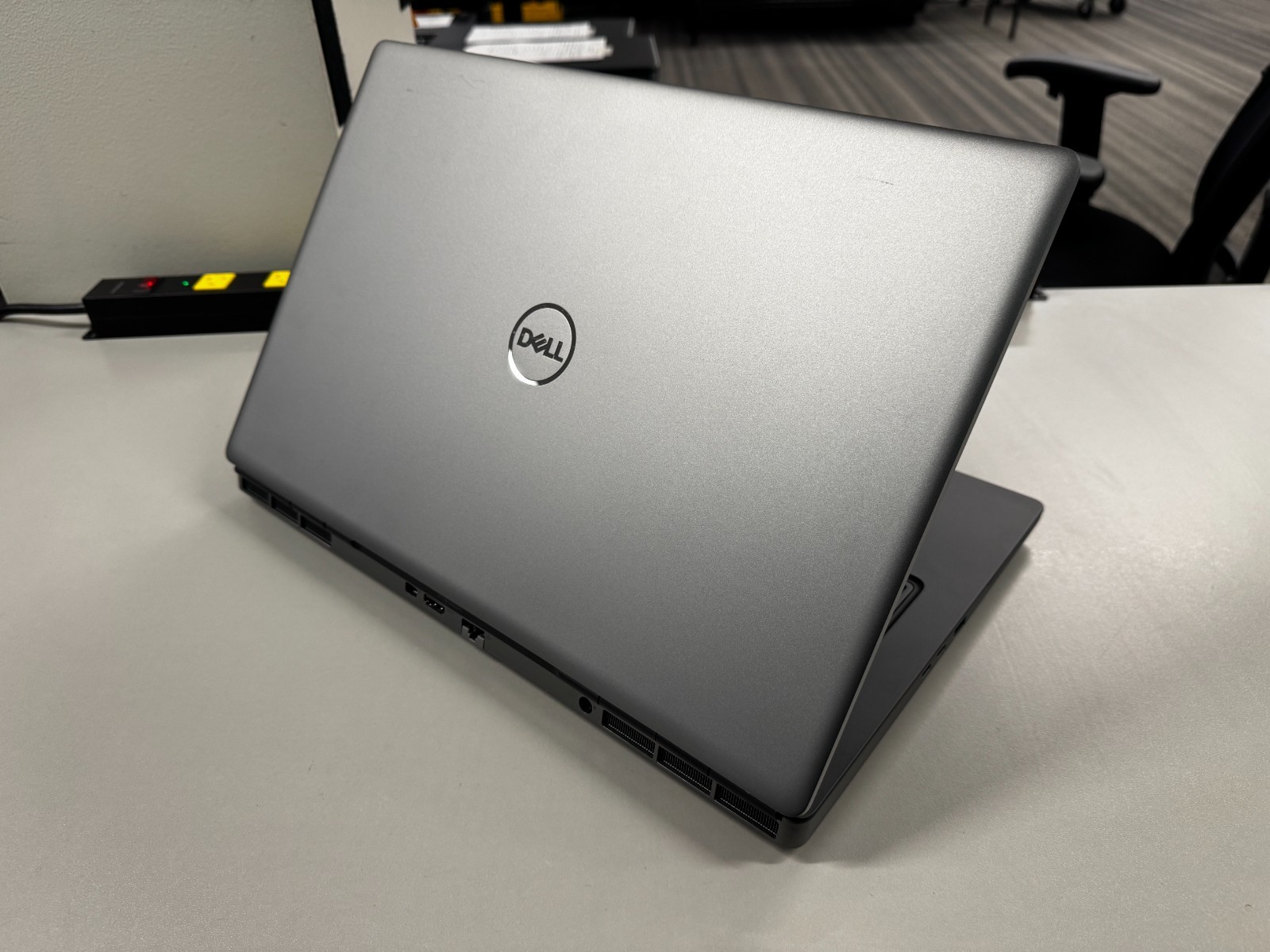 B Grade Dell Precision 17.3′ 7760 512GB SSD 32 GB RAM i7-11800H RTX A3000 NO OS!
