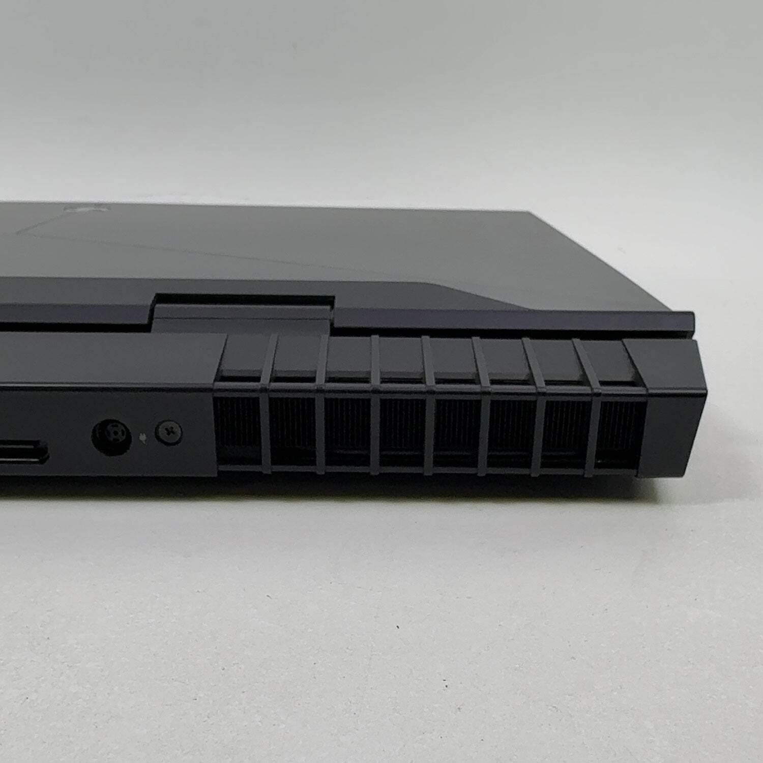 Alienware 17 R4 17.3″ i7-7820HK 2.9GHz 32GB RAM 256GB SSD 1TB HDD