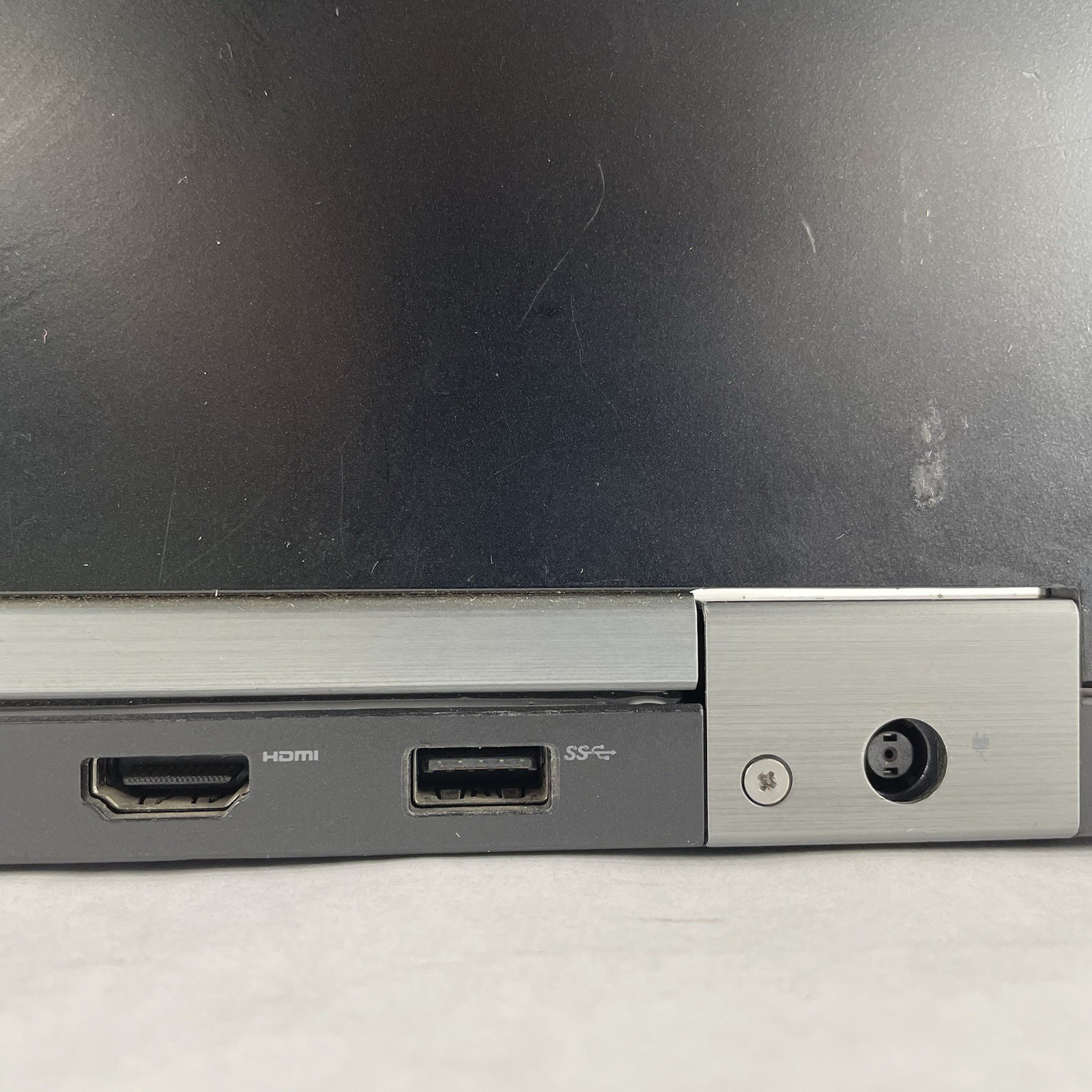 Dell Latitude E5570 15.6″ i3-6300U 2.40 GHz 8 GB RAM No SSD No OS No Battery