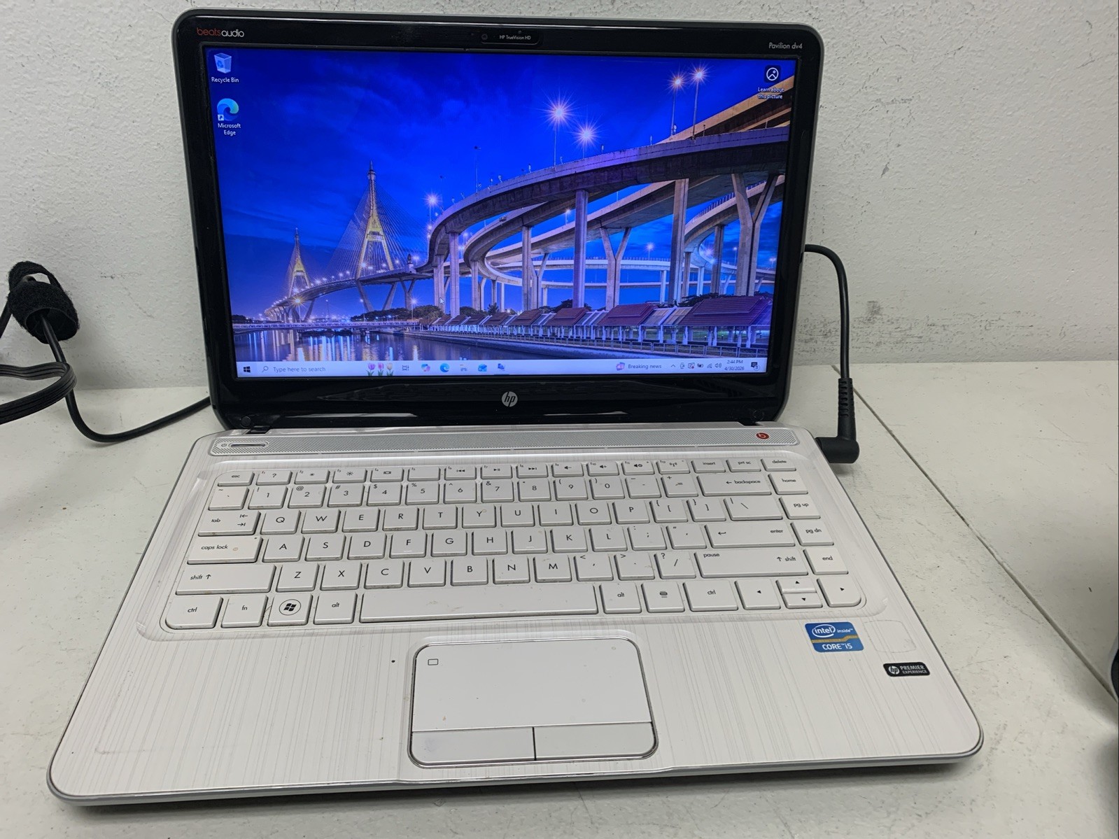 HP Pavilion Dv4-5113D i5-3210M 2.50ghz 8GB 750gb Hdd Wind 10 Home Need Battery
