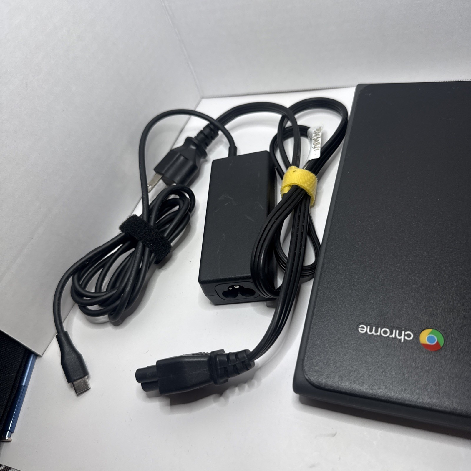 Lenovo 100e Chromebook 2nd Gen Intel N4020 4GB 32GB With Charger