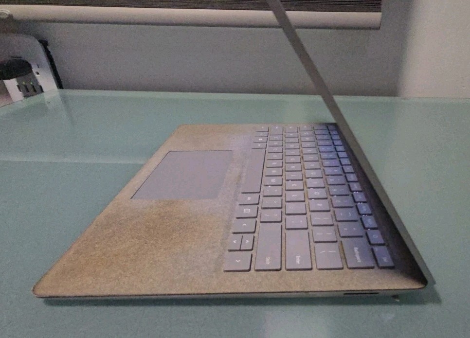 Microsoft Surface Laptop 2 13.5″ i7-8650U 16GB RAM 512GB SSD Windows 11 Home