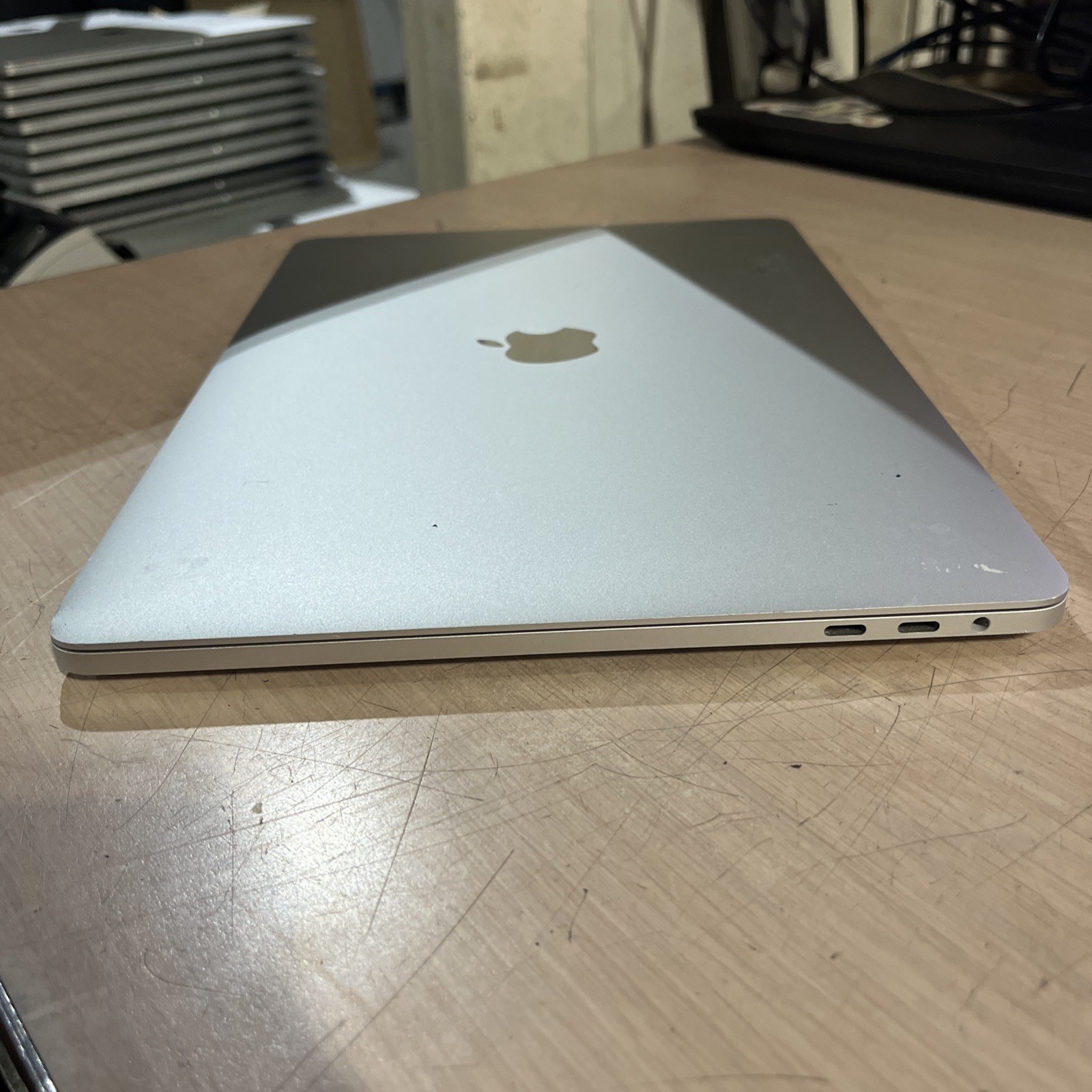 APPLE MACBOOK PRO 13″ TOUCH/MID-2017 CORE I5-7267U 3.1GHZ 8GB RAM 256SSD