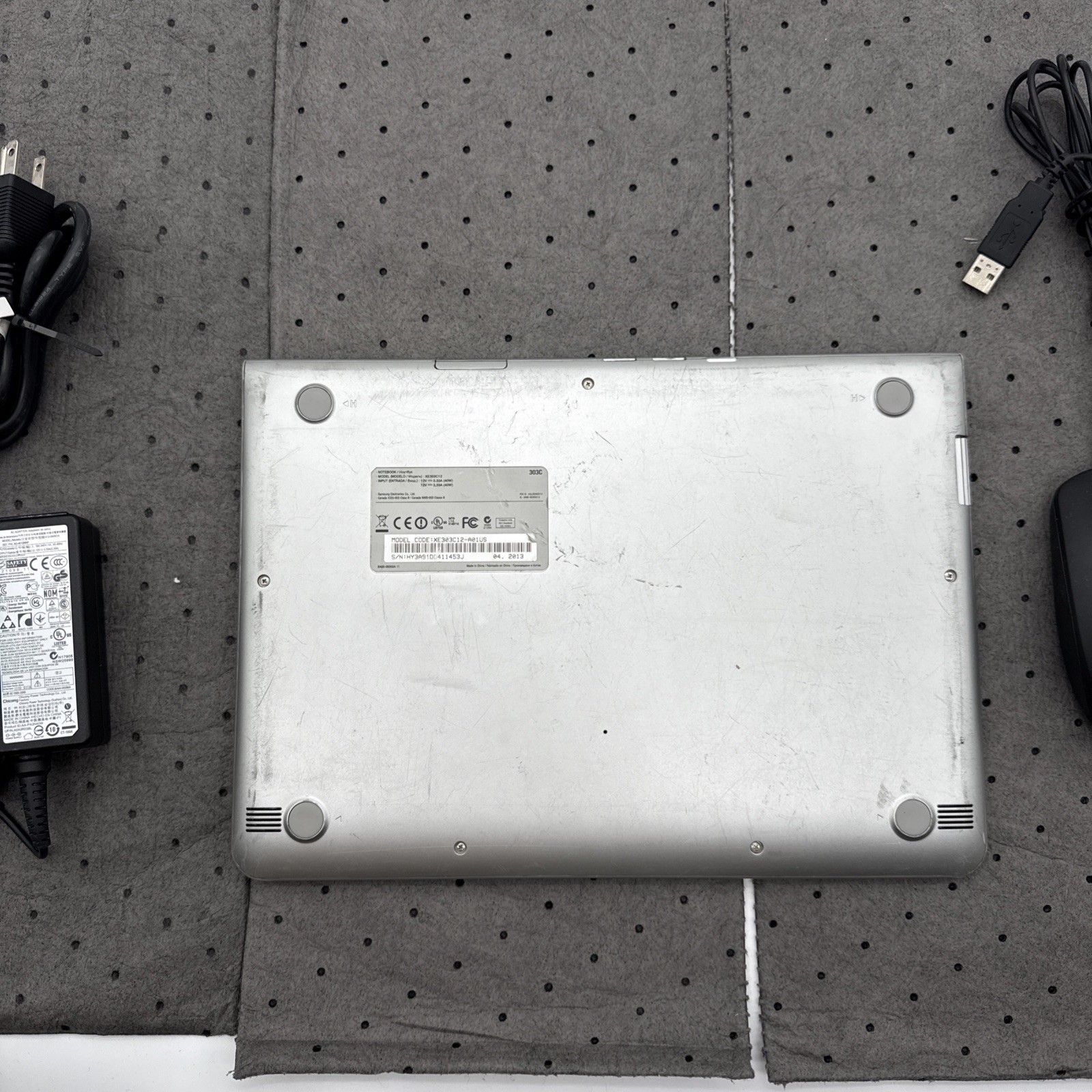 Samsung Laptop Chromebook XE303C12-A01US, Dual-Core 1.7GHz 2GB 16GB + Chrg/Mouse