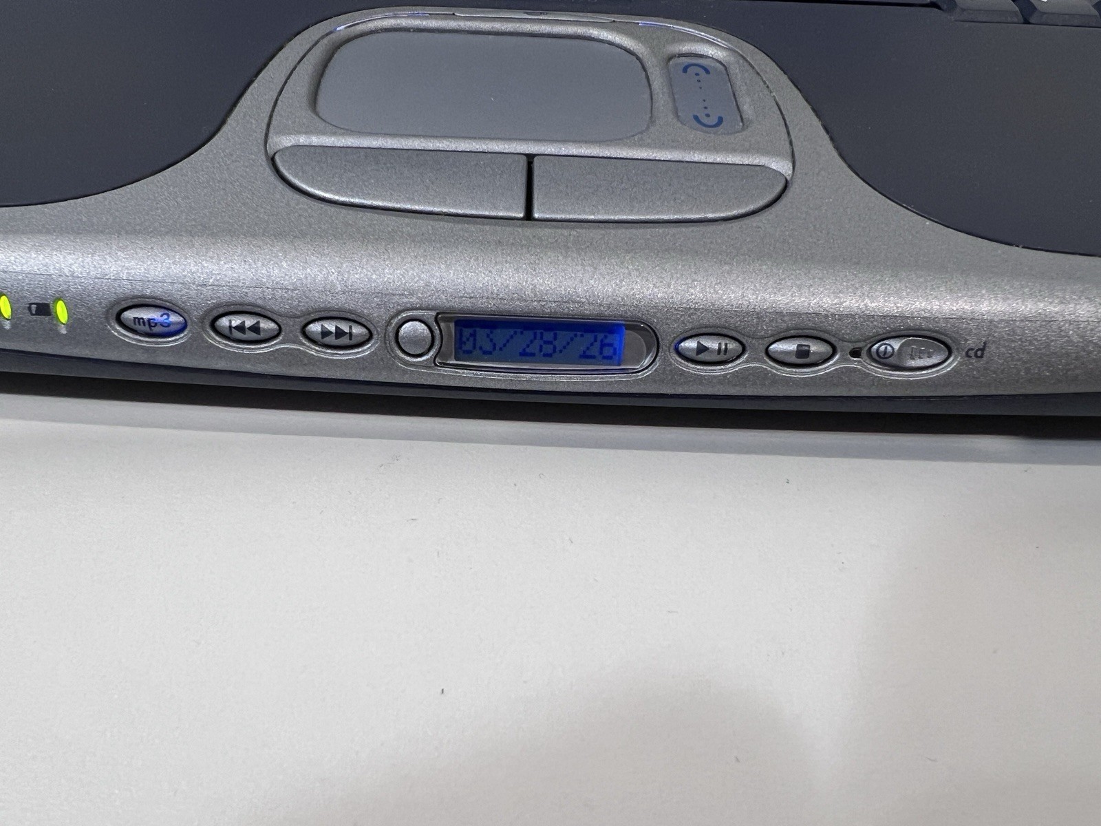 HP Pavilion Pavilion zt1000, WinXP, Pentium 3, S3 AGP, 30GB HDD- No Speakers