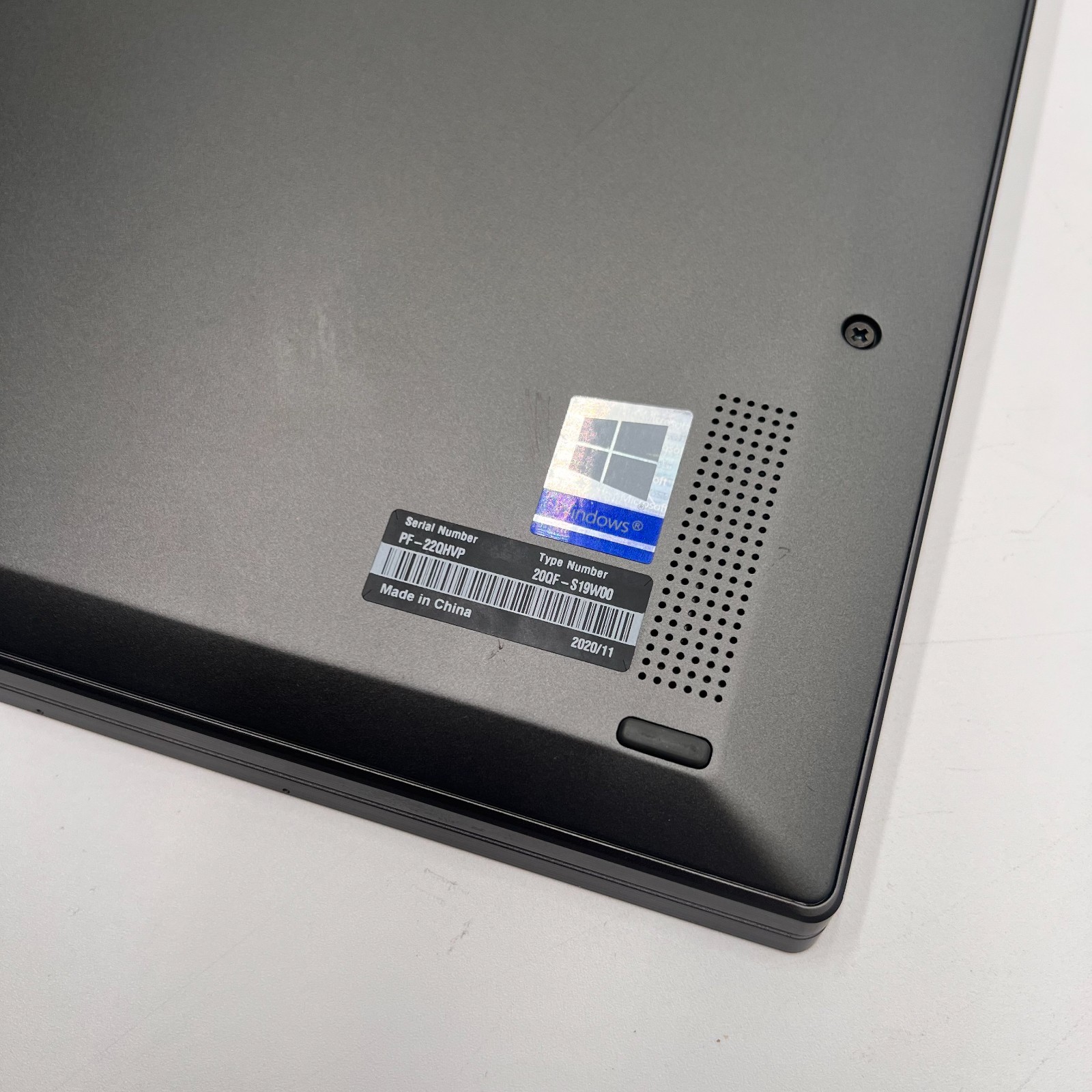 Lenovo ThinkPad X1 Yoga 4th Gen 14″ i7-8665U 16GB RAM 512GB SSD No OS | TESTED
