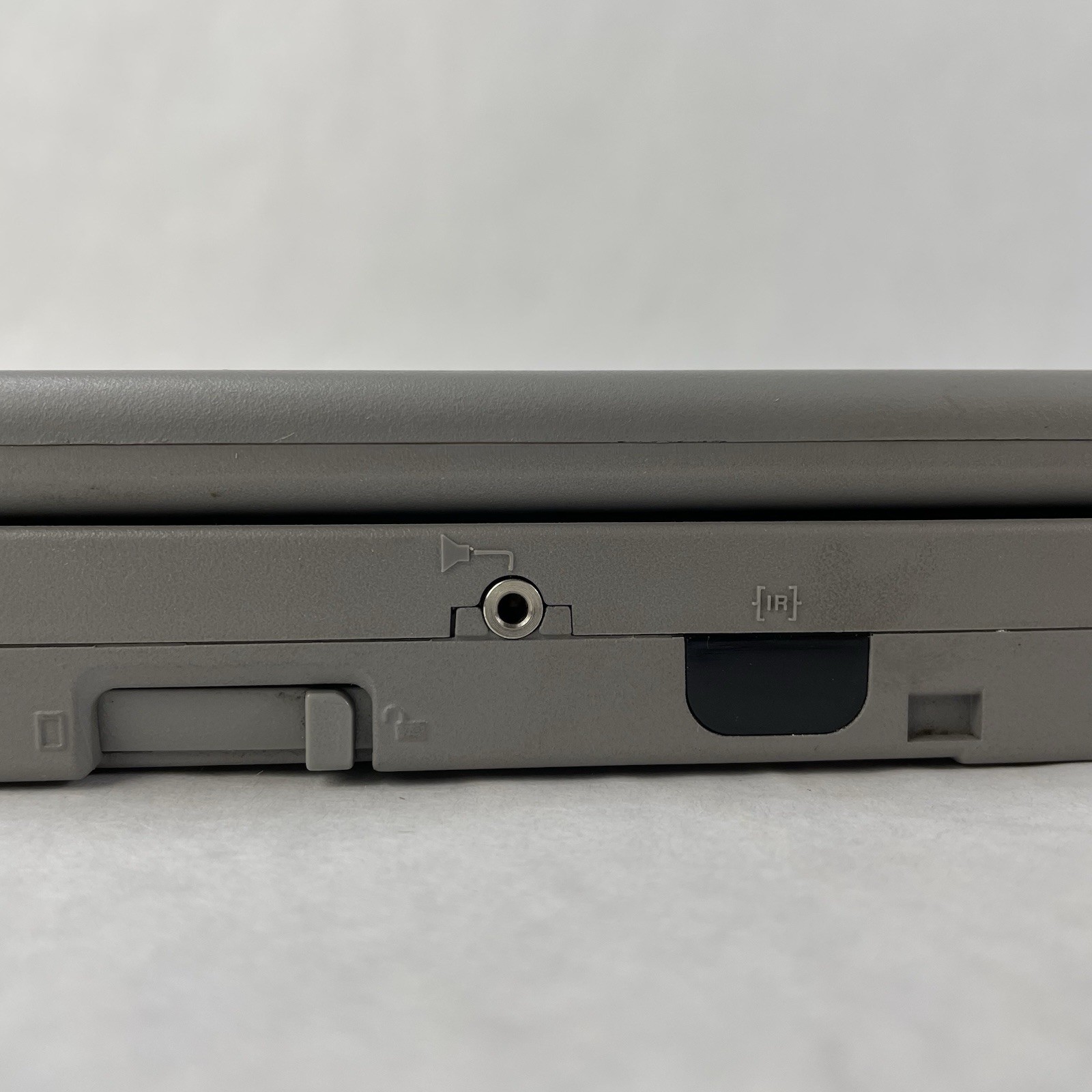 Toshiba Libretto 50 ct 6″ Intel Pentium 16 MB RAM No HDD/OS/AC/Battery – READ