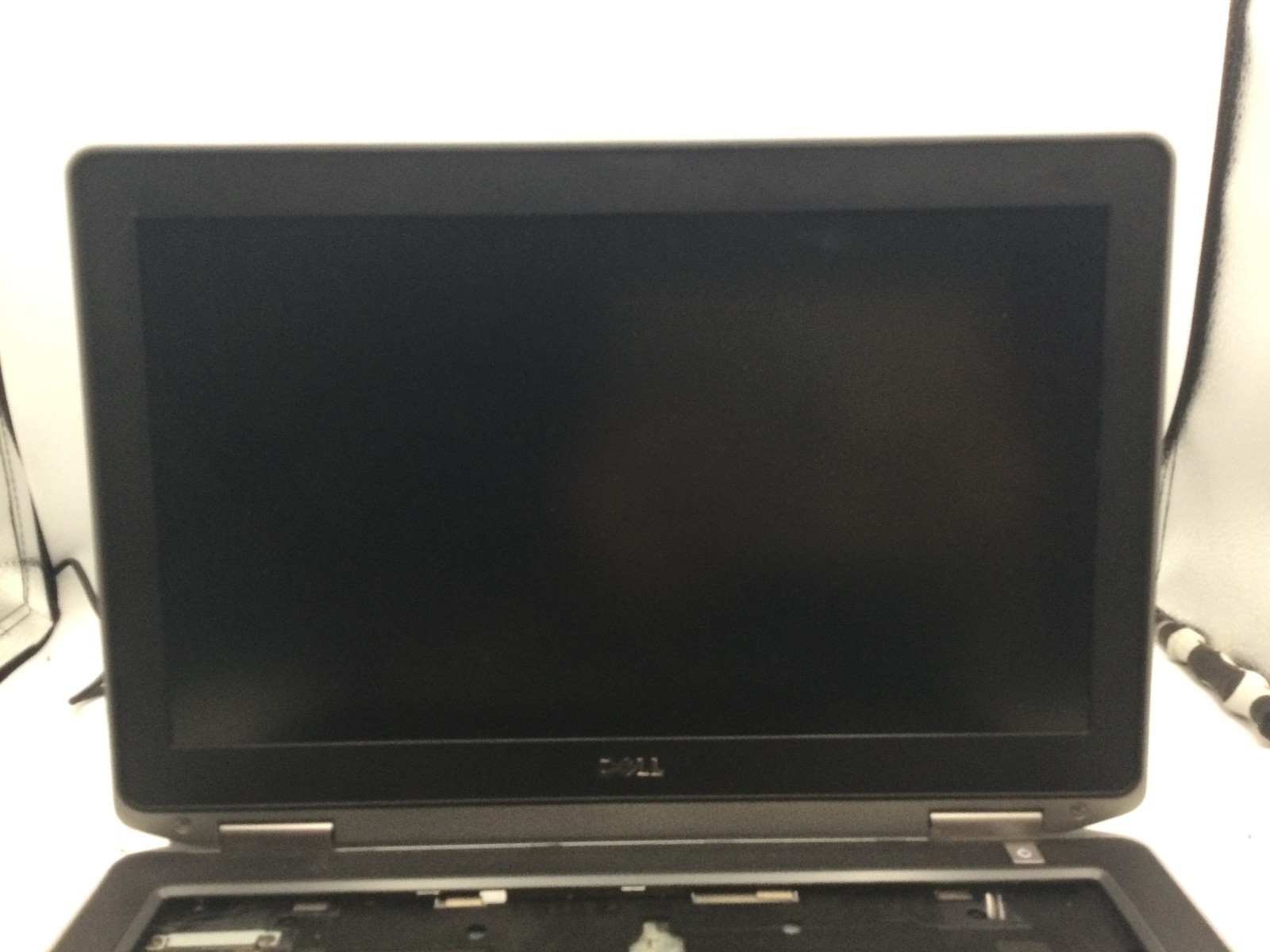 DELL LATITUDE E6330 – FOR PARTS – INTEL CORE I5 – NO RAM – READ DESCRIPTION – BB