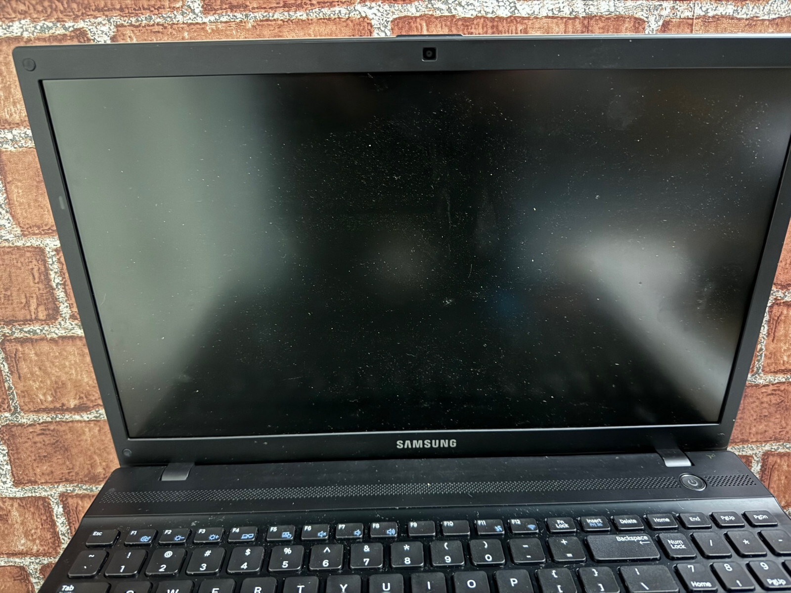 Samsung Notebook, Win 7 Compatible, Quad Core AMD Radeon A8(Untested/For Parts)