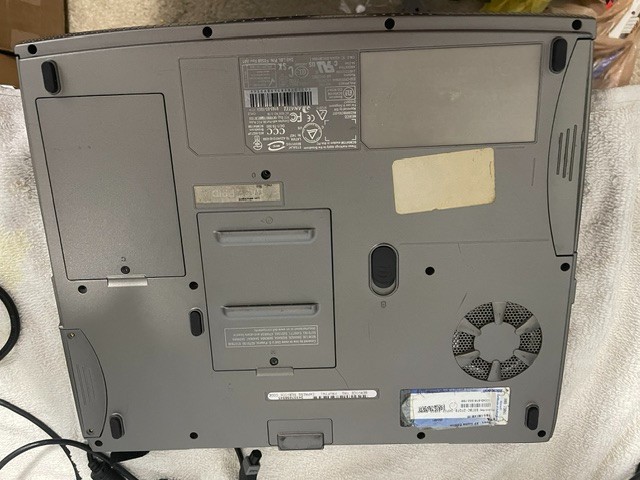 Dell Inspiron 1100 Celeron 2.4 GHz 20GB HDD CMOS and Main Batt Bad DVD RW 128 MB