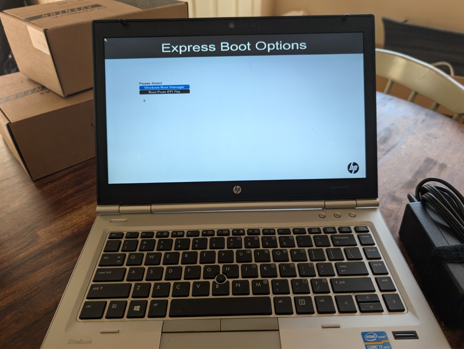 HP EliteBook 8470p i7 8GB 240GB SSD Radeon Win10 Laptop Bundle Dock 2 Batteries