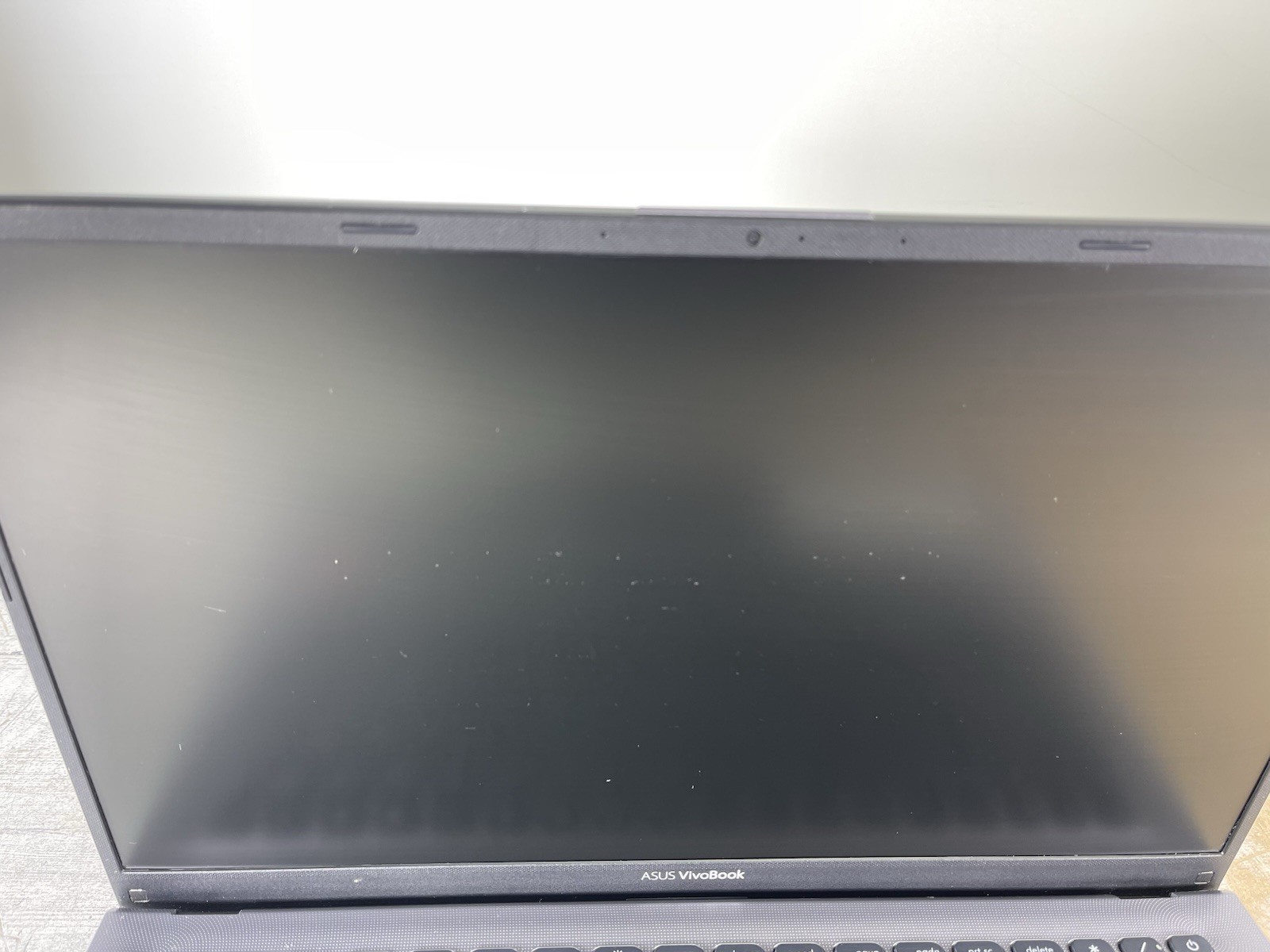 ASUS VIVOBOOK F512D RYZEN 3 3200U @ 2.60GHz, 16GB RAM, NO HDD/OS – (FOR PARTS)