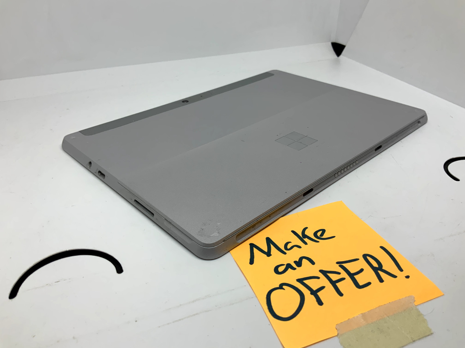 Microsoft Surface Go 2 (10.5″, Intel Pentium 4425Y, 4GB, 64GB, 1926) w/ Charger