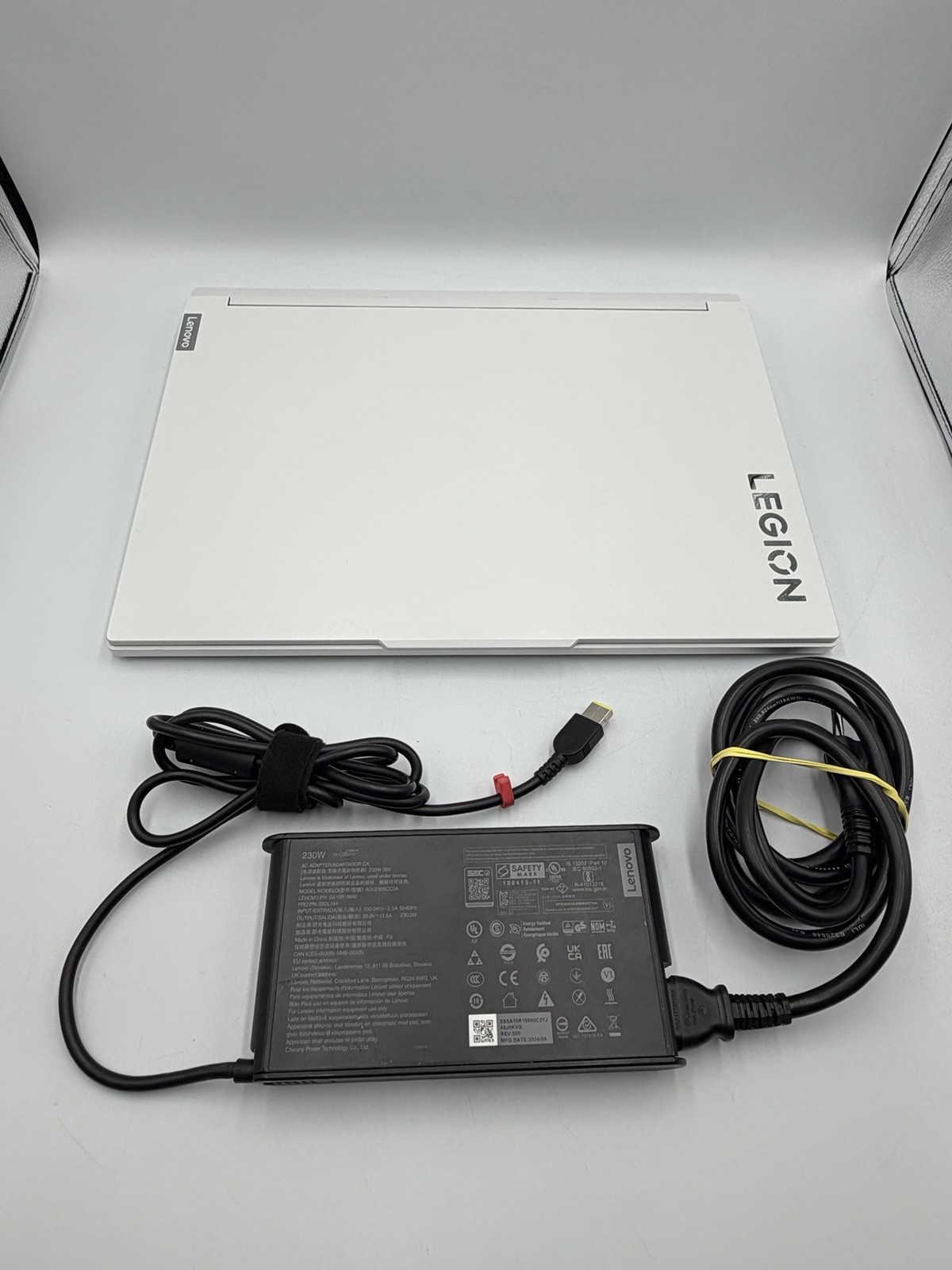 Lenovo Legion 7i Gen 9 i9-14900HX 32GB RAM 1TB SSD RTX 4070 Gaming Laptop