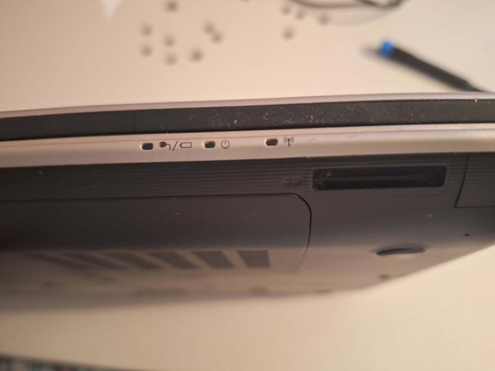 TOSHIBA SATELLITE P50T-B DOES NOT BOOT UP. PARTS ONLY. NO DRIVE OR BATTERY INC