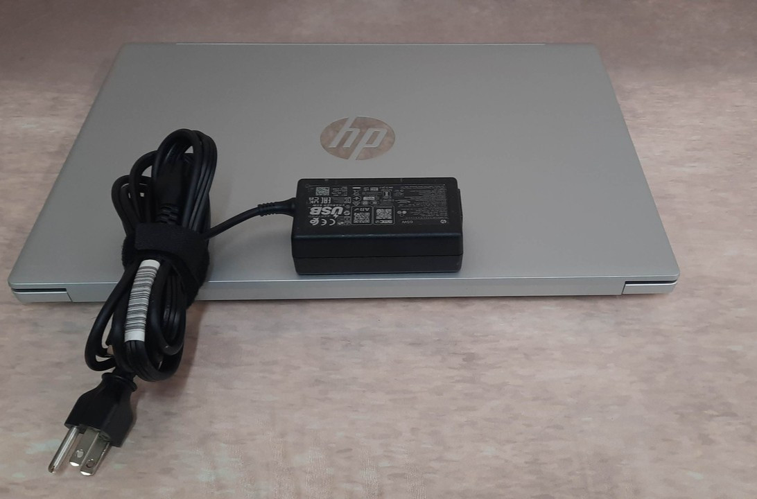 HP 16-ag1070wm OmniBook 5 Laptop 16″ AMD Ryzen AI 7 350 16GB 512GB SSD Charger