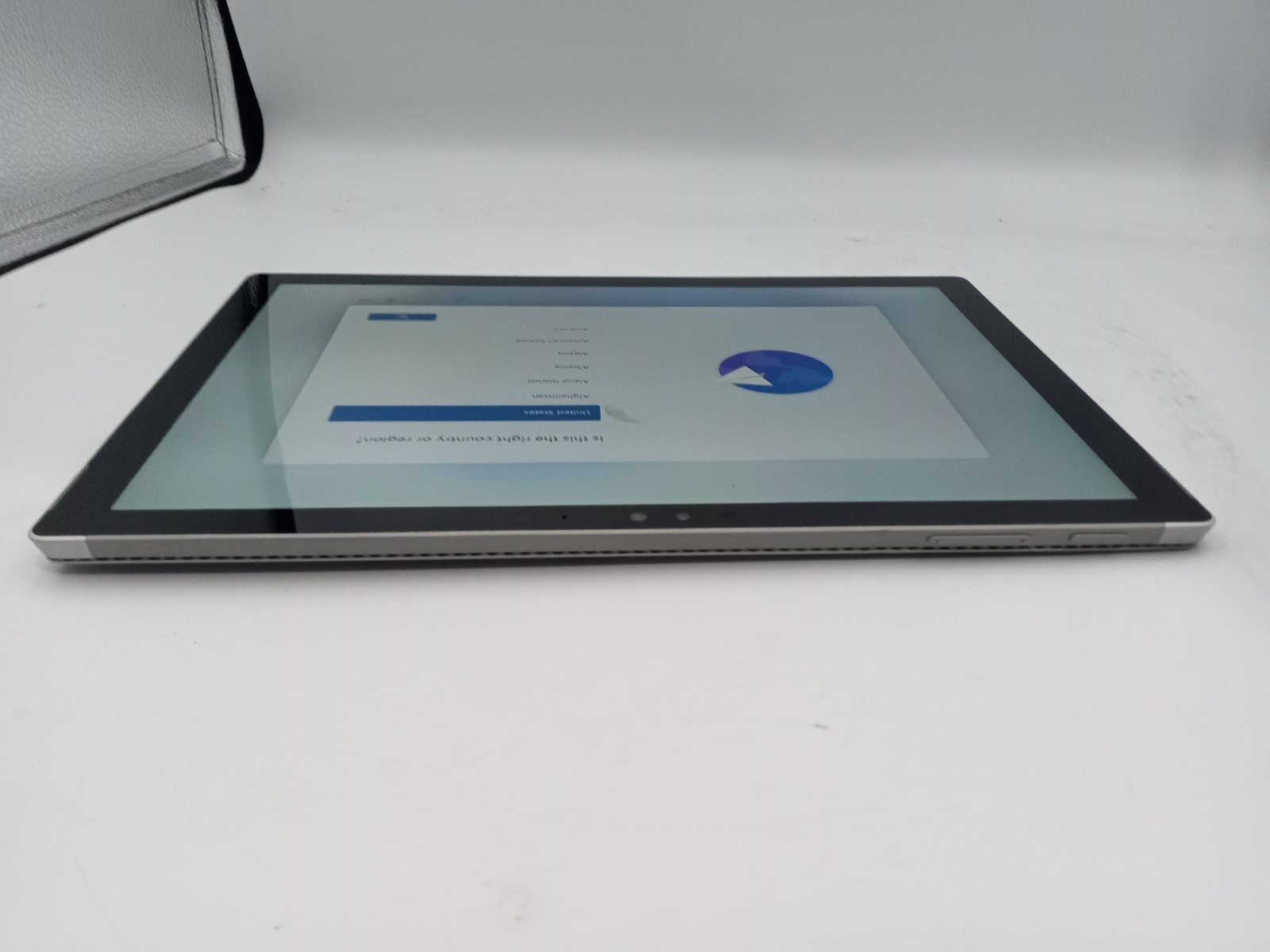 Microsoft Surface Pro 4 – 12.3″ Intel i5-6300U 4GB RAM 128GB SSD Windows 11 -RR
