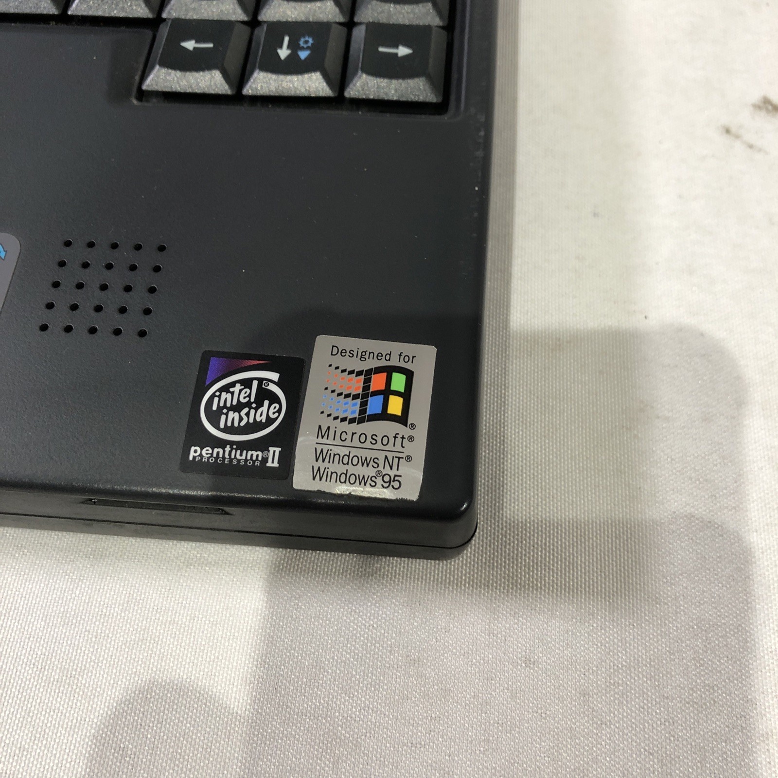 Vintage Gateway Solo 5150 Laptop – Grey *UNTESTED*