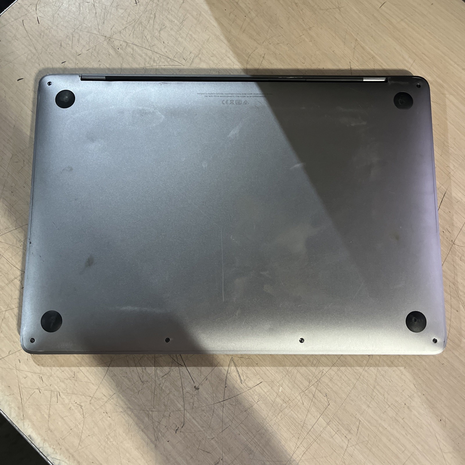 APPLE MACBOOK PRO “M1″ 8 CPU/8 GPU 13” 3.2GHZ 8GB RAM 256SSD
