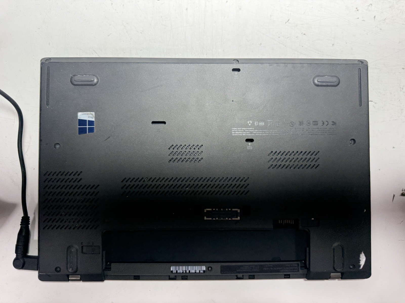 Lenovo ThinkPad T450 14″ Laptop Intel i5-5300U 8GB RAM (NO HDD)