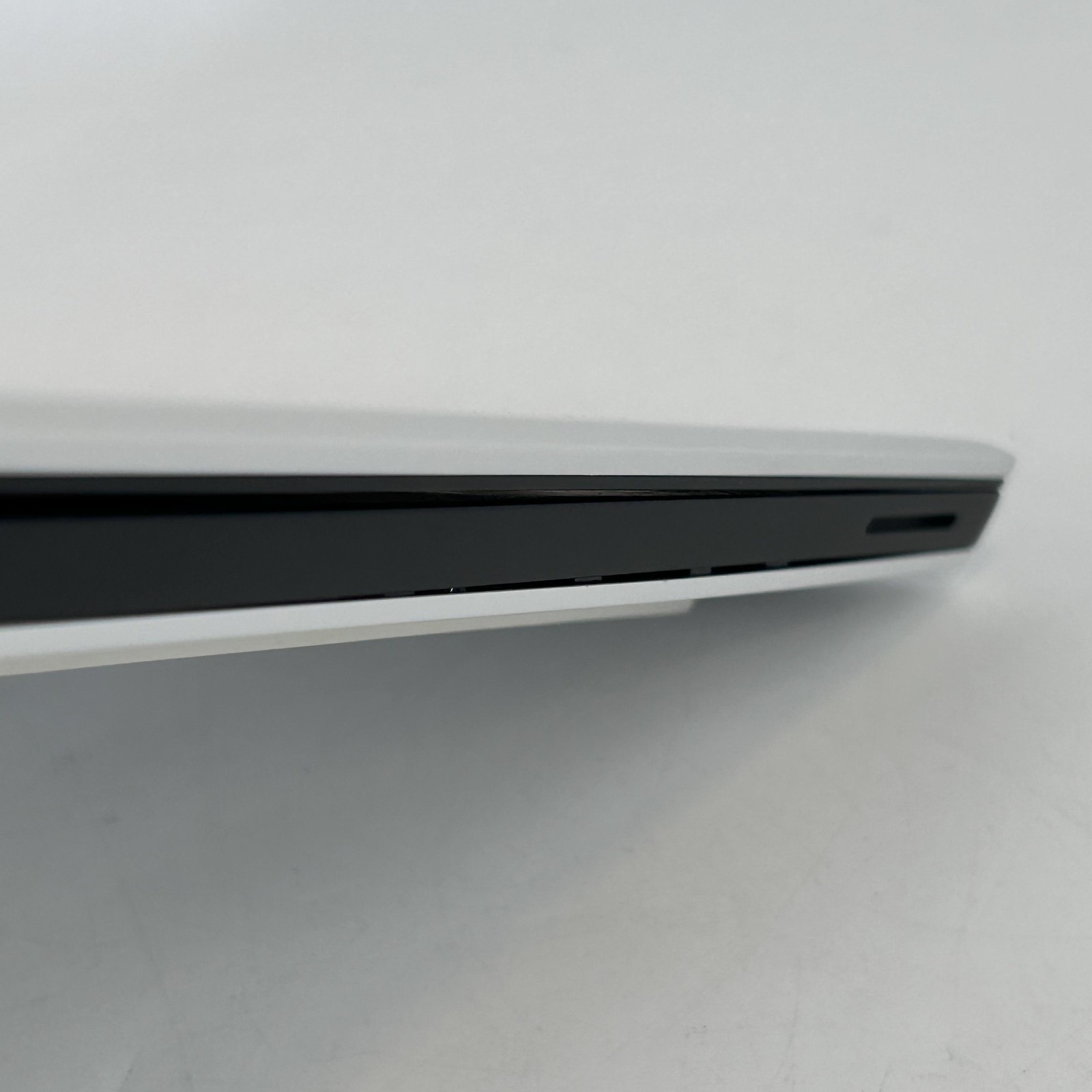 Dell Alienware X17 R1 120Hz 4K i9-11980HK 2.60GHz 64GB 1TB RTX 3080 BENT FRAME