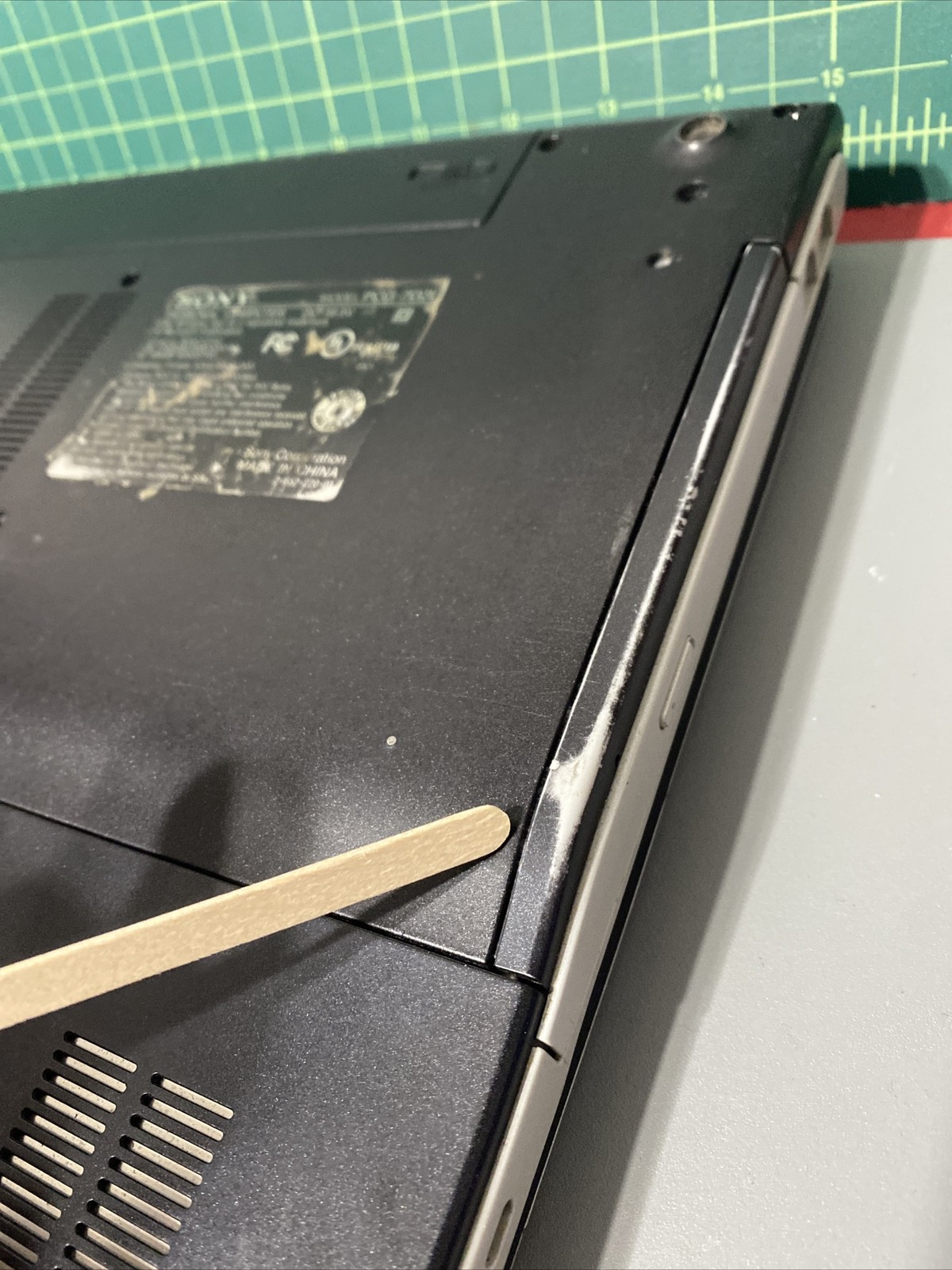 Sony Vaio VGN-FS740/W PCG-7D2L Intel Centrino 2GB NO HDD – Prts/Repair Laptop