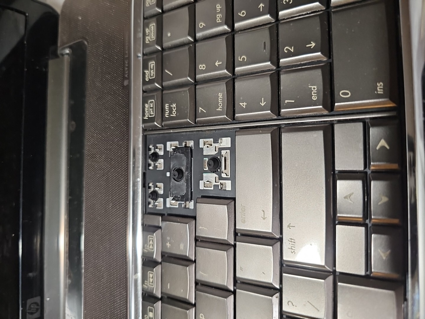 HP PAVILLION dv7-1260us. PARTS OR REPAIR. 17” SCREEN.