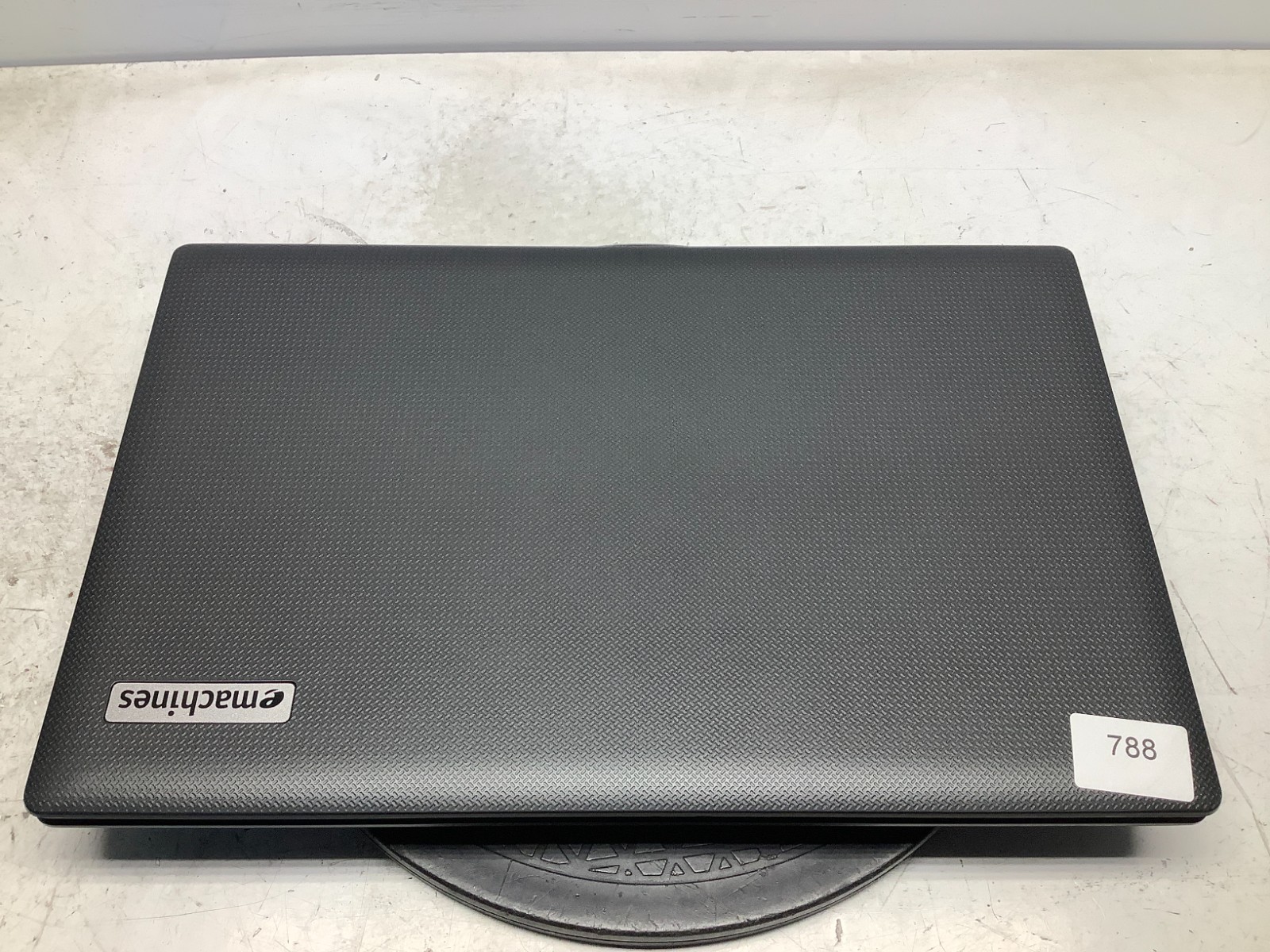 eMachines eME443 AMD C-50 1000MHz 2 GB NO HDD