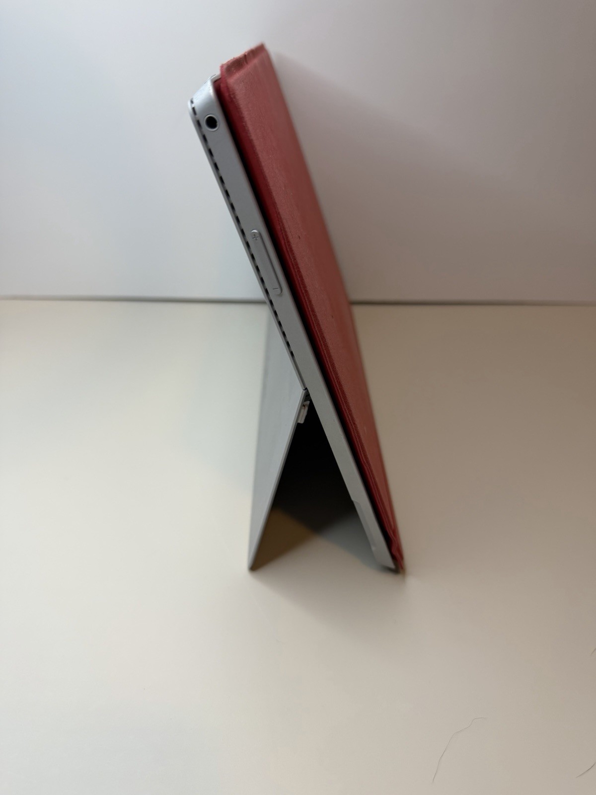 Microsoft Surface Pro 3 13.5″ Touch i3-4020Y 1.50GHz 4GB RAM 64GB SSD W/Keyboard