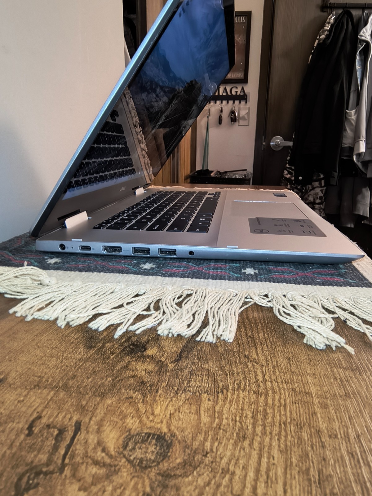 Dell Inspiron 15-5582 2in1 Core i3-8145u@2.1Ghz 12gb 256GB NVMe+1TB HDD Win11Hm